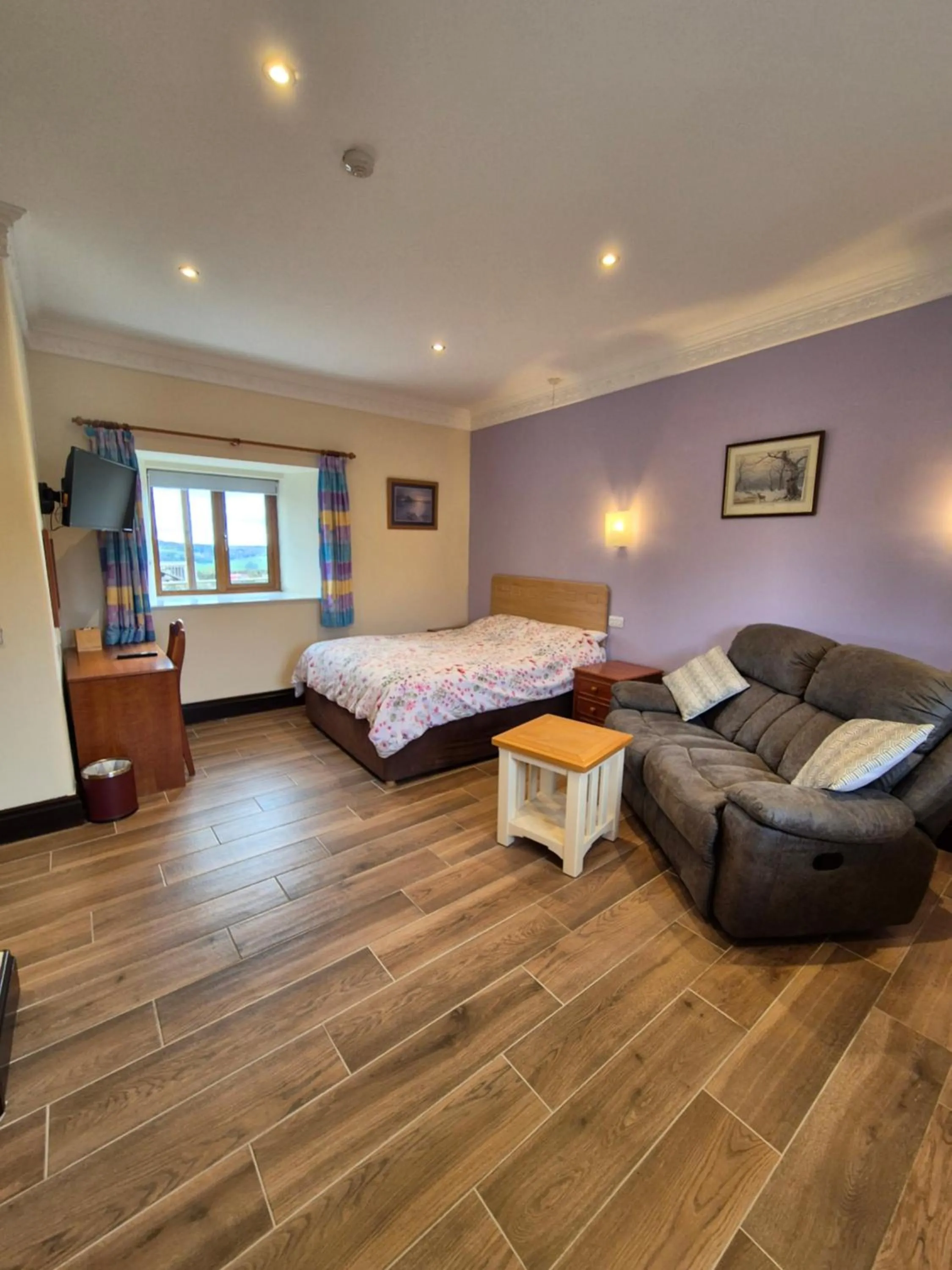 Bedroom, Bed in Padley Farm
