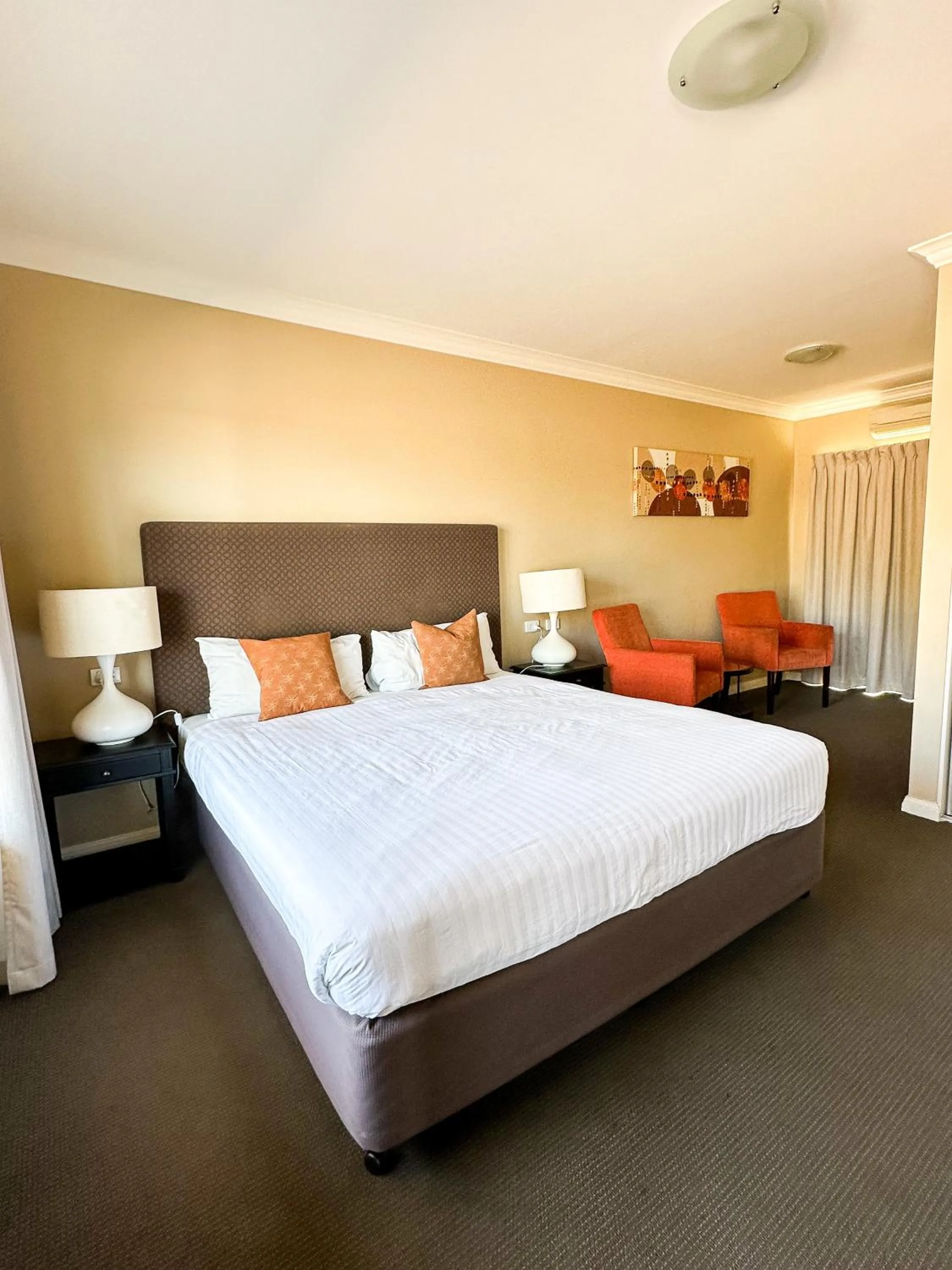 Bed in Sundowner Motel Hotel