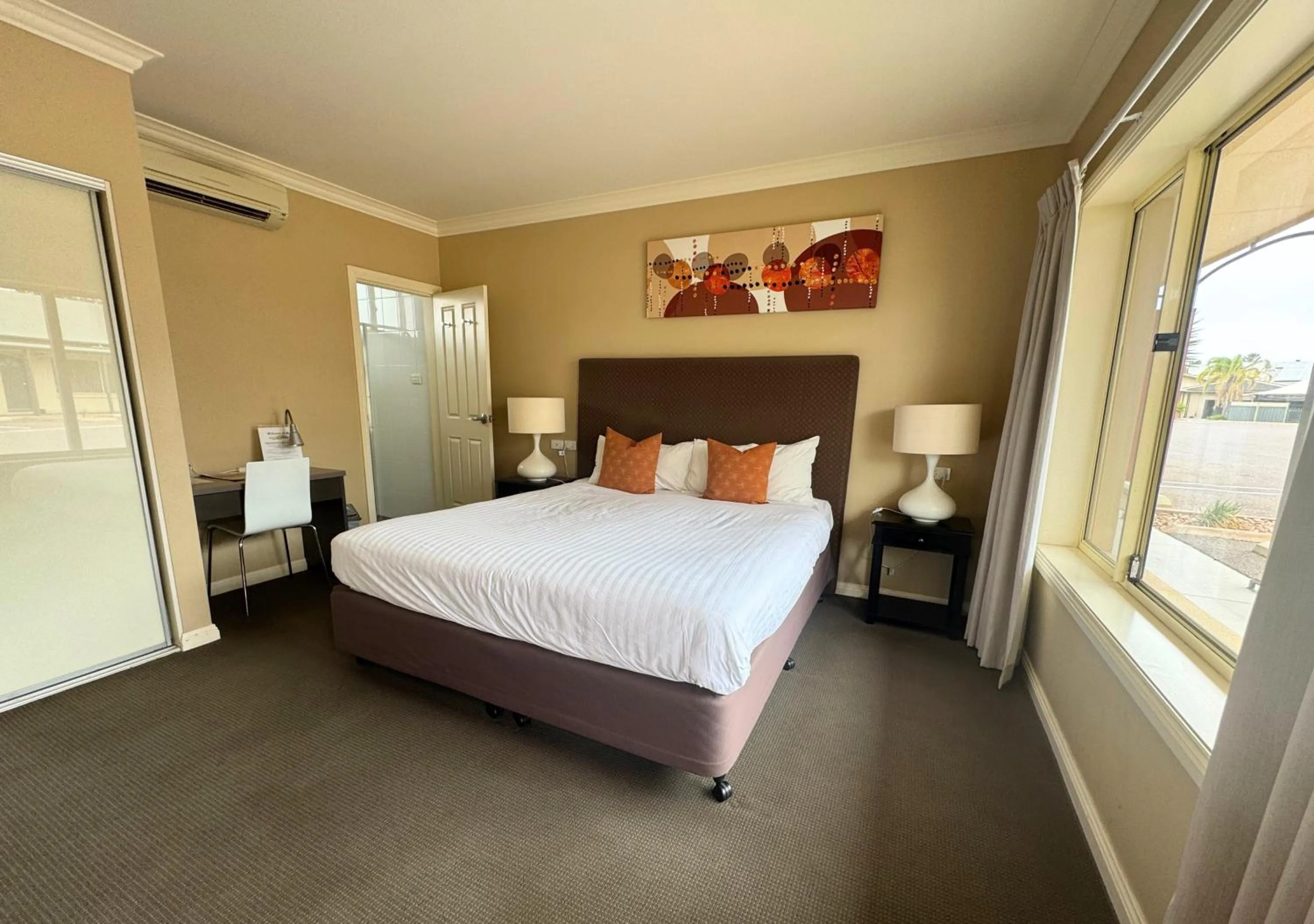 Bed in Sundowner Motel Hotel