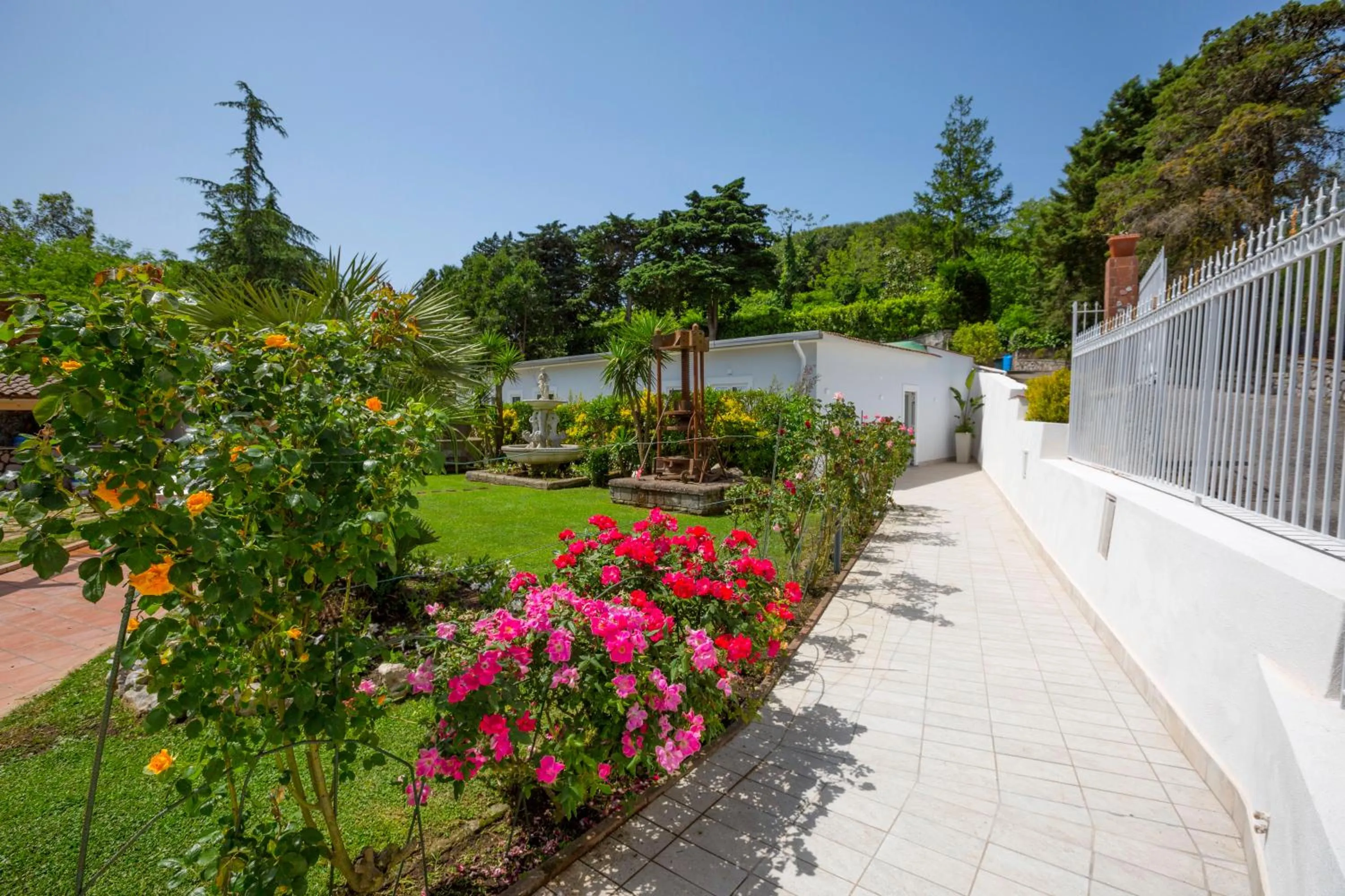 Property building in Hotel O Sole Mio