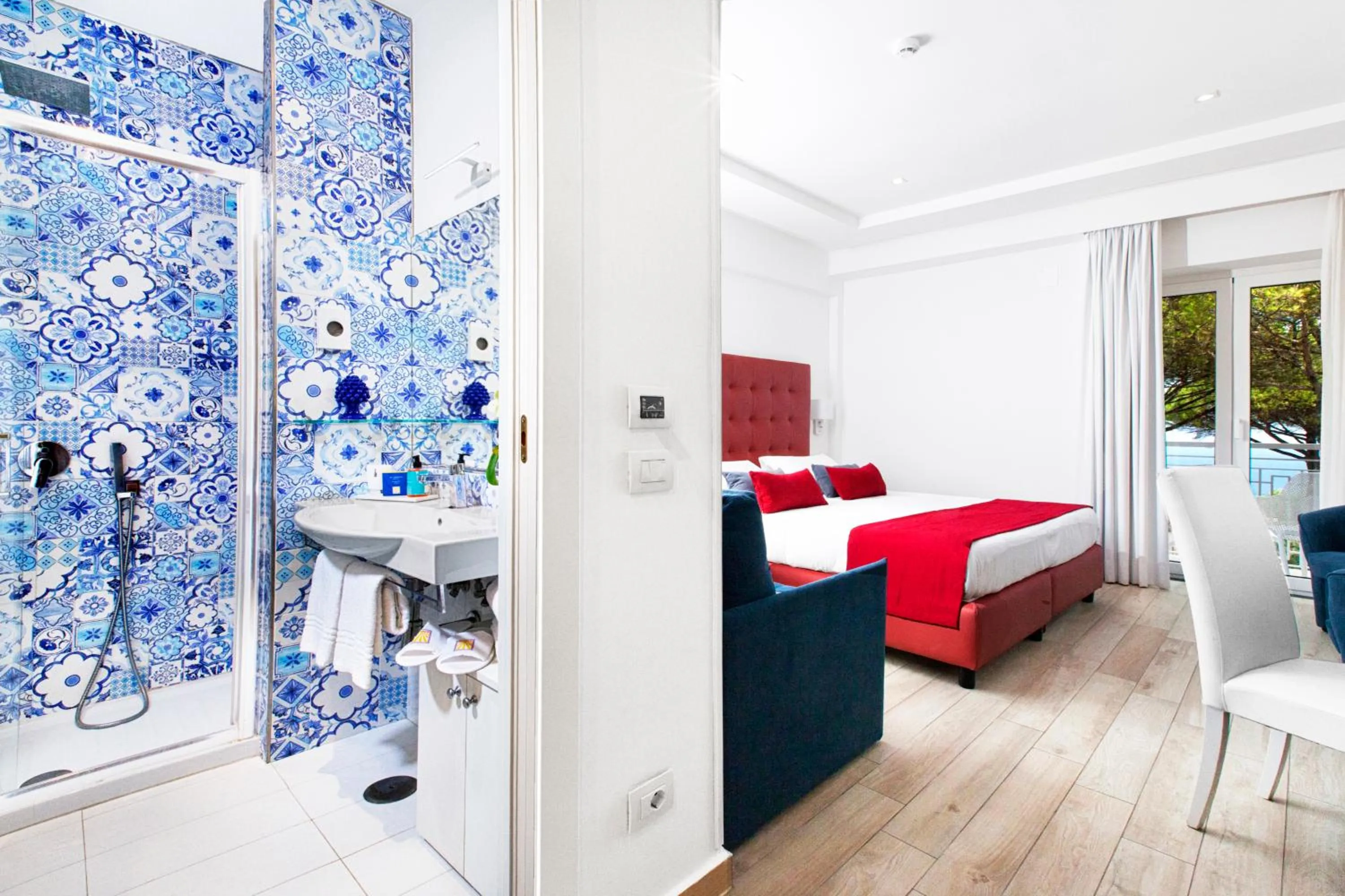 Bathroom, Bed in Hotel O Sole Mio