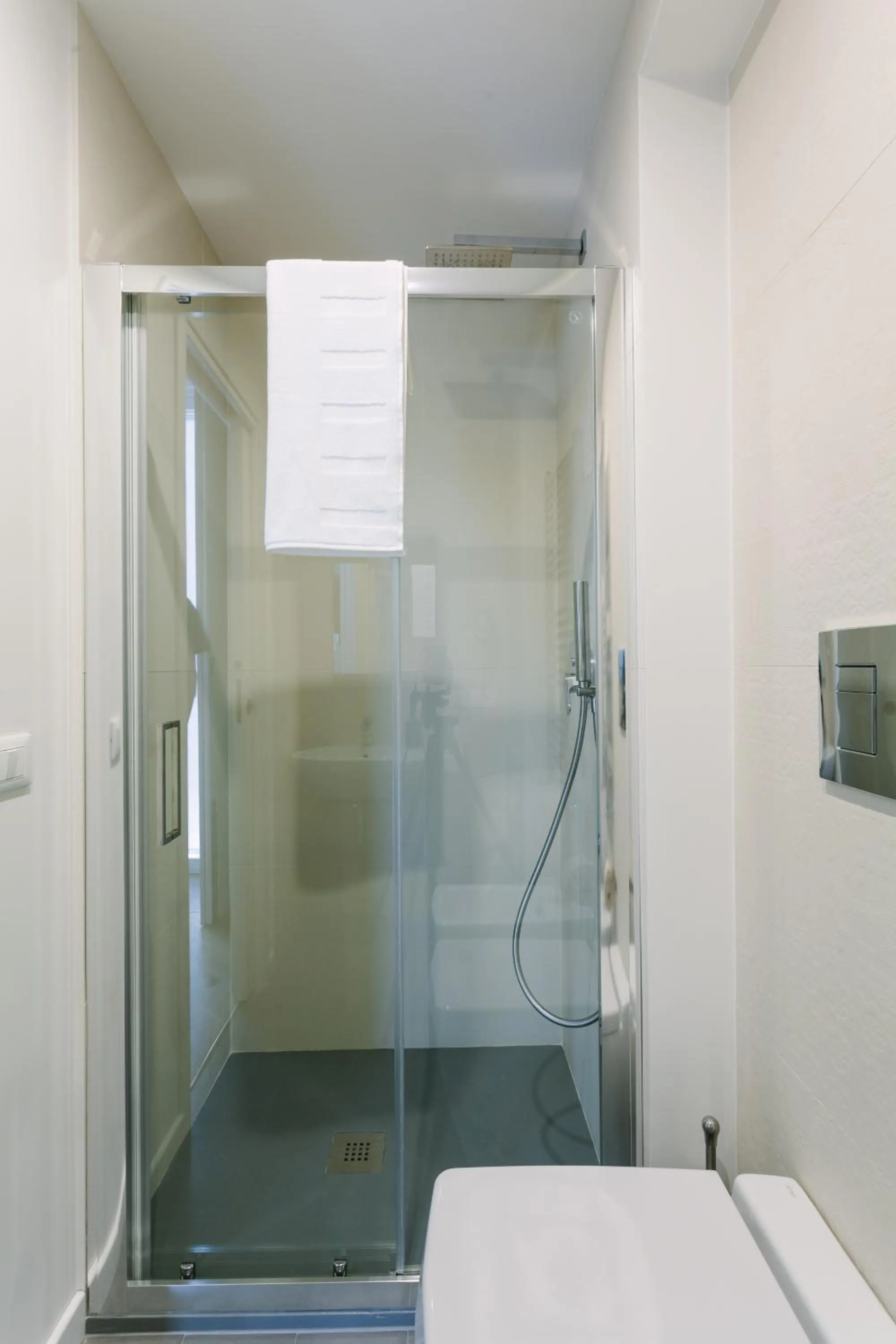 Shower in Mungibeddu Organic Bed and Breakfast