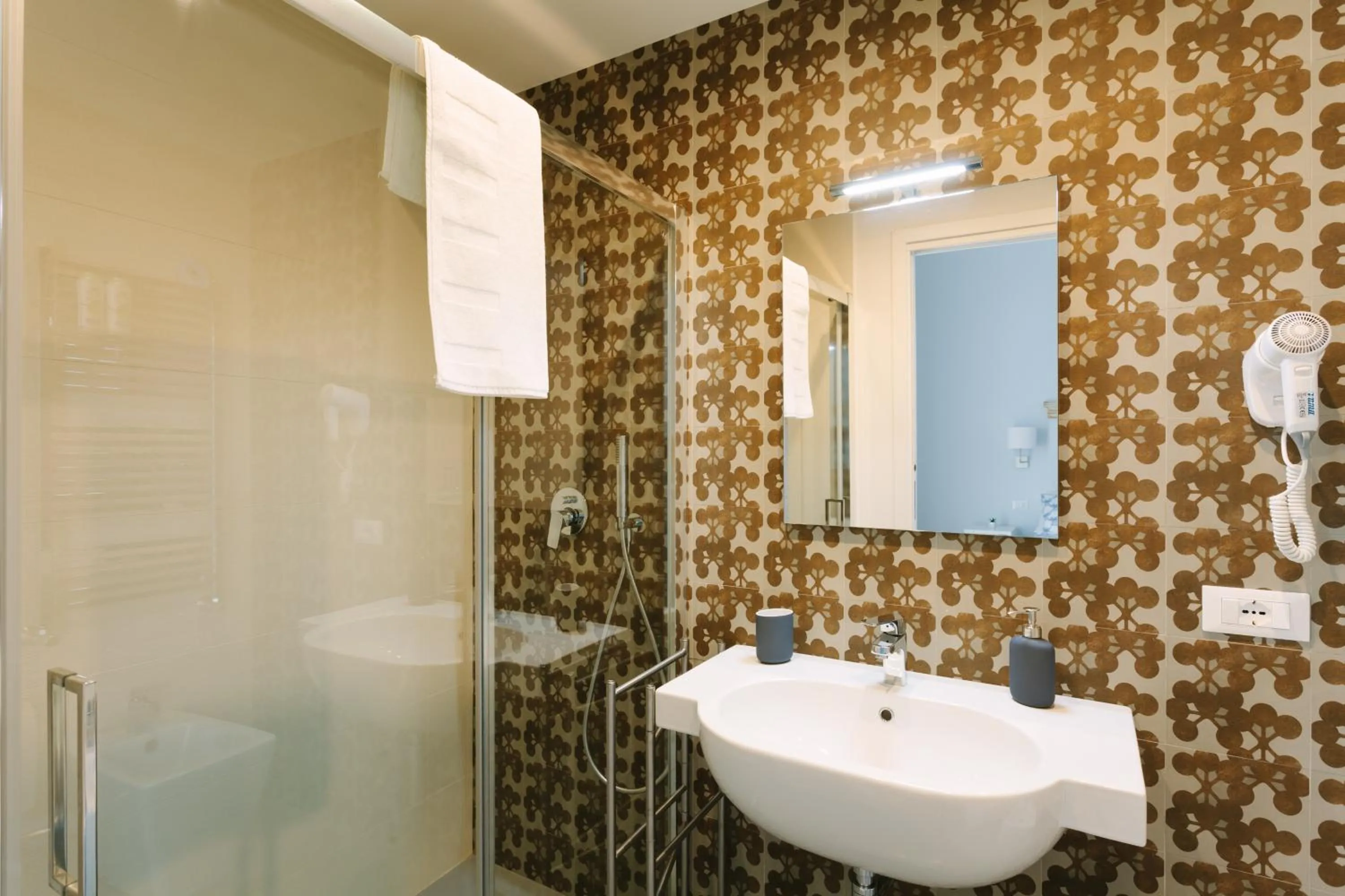 Shower in Mungibeddu Organic Bed and Breakfast