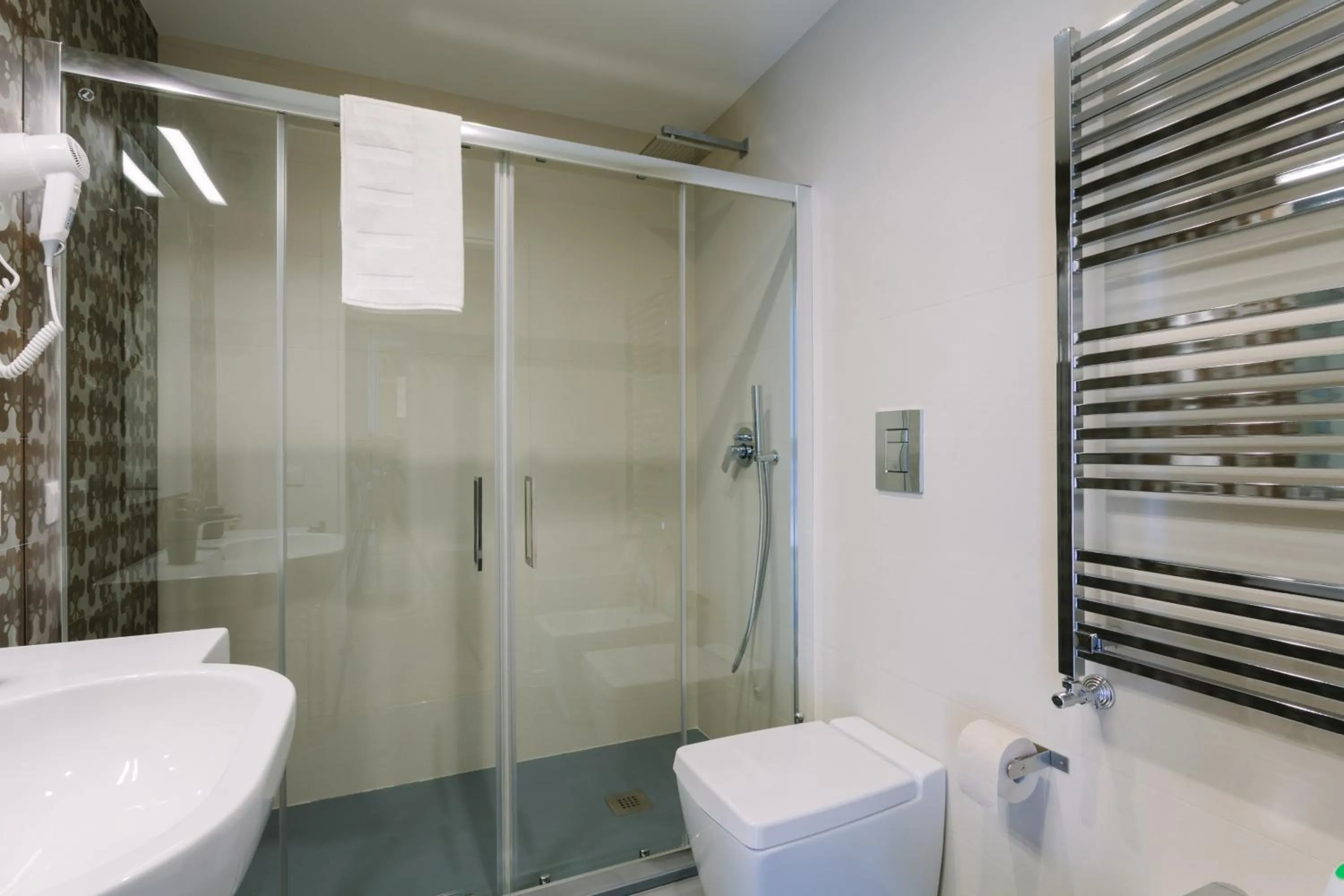 Shower in Mungibeddu Organic Bed and Breakfast