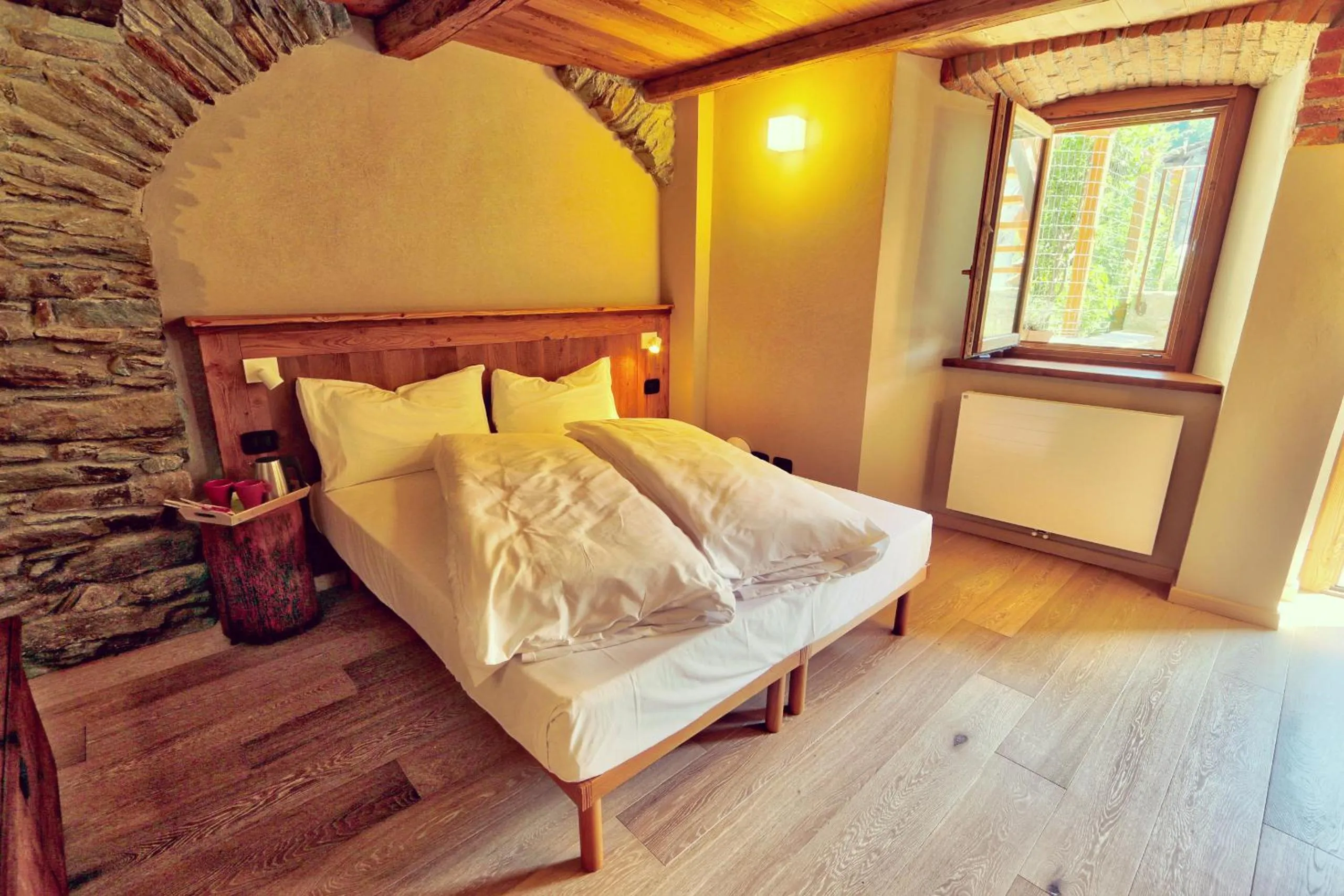 Bedroom, Bed in Moncervin