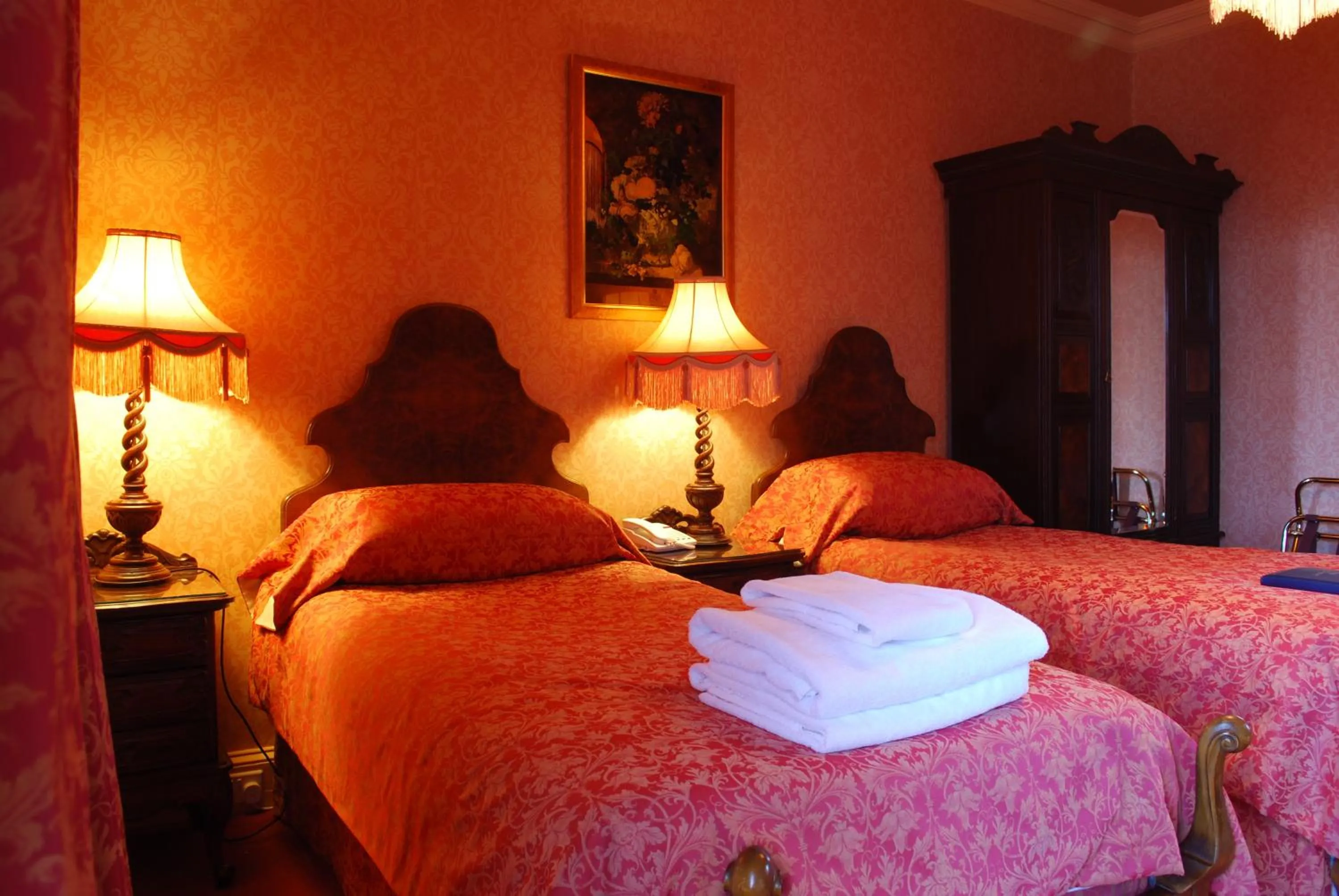 Superior Twin Room - single occupancy in Lands of Loyal hotel