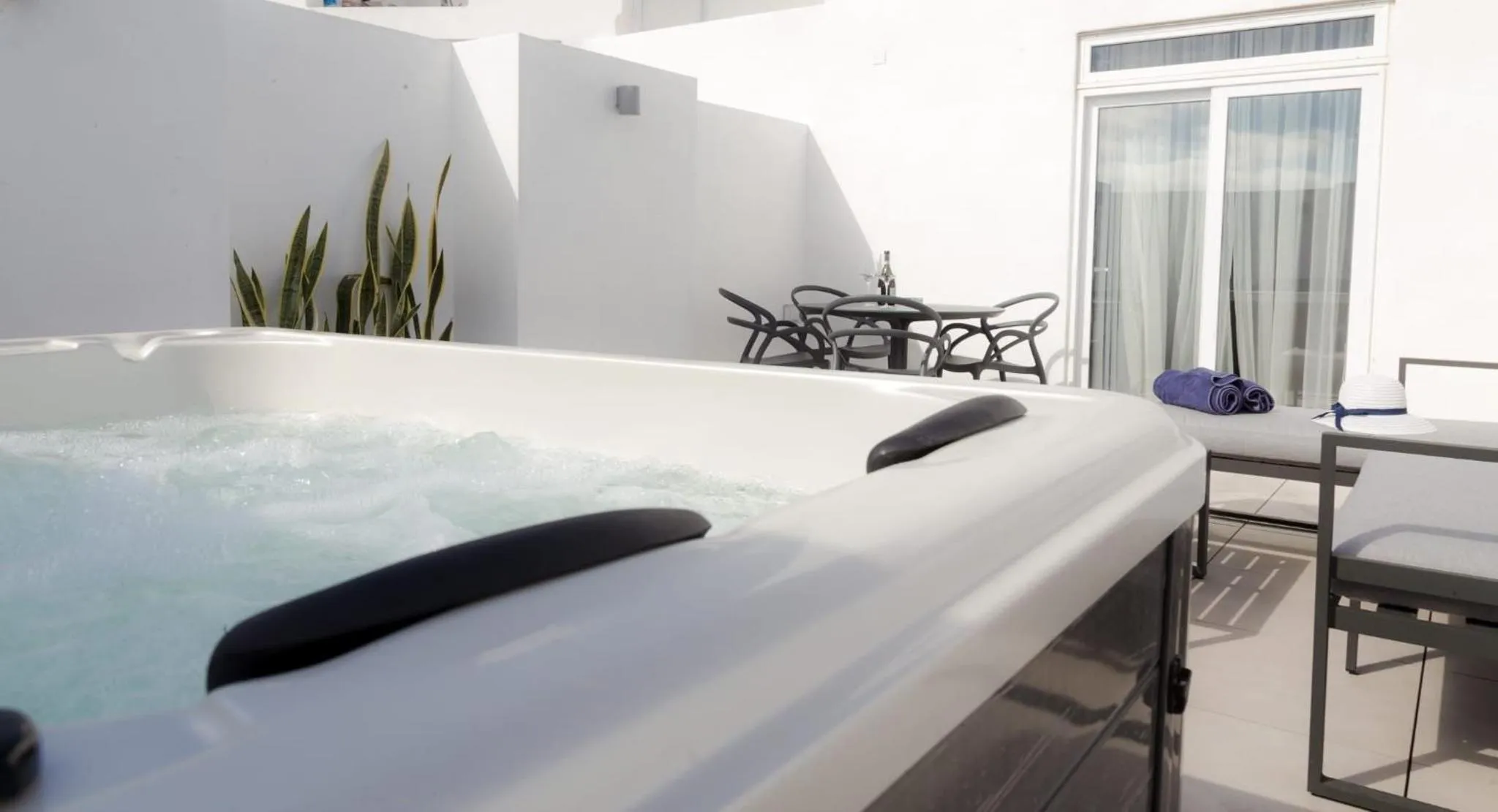 Hot Tub in BB De Rohan