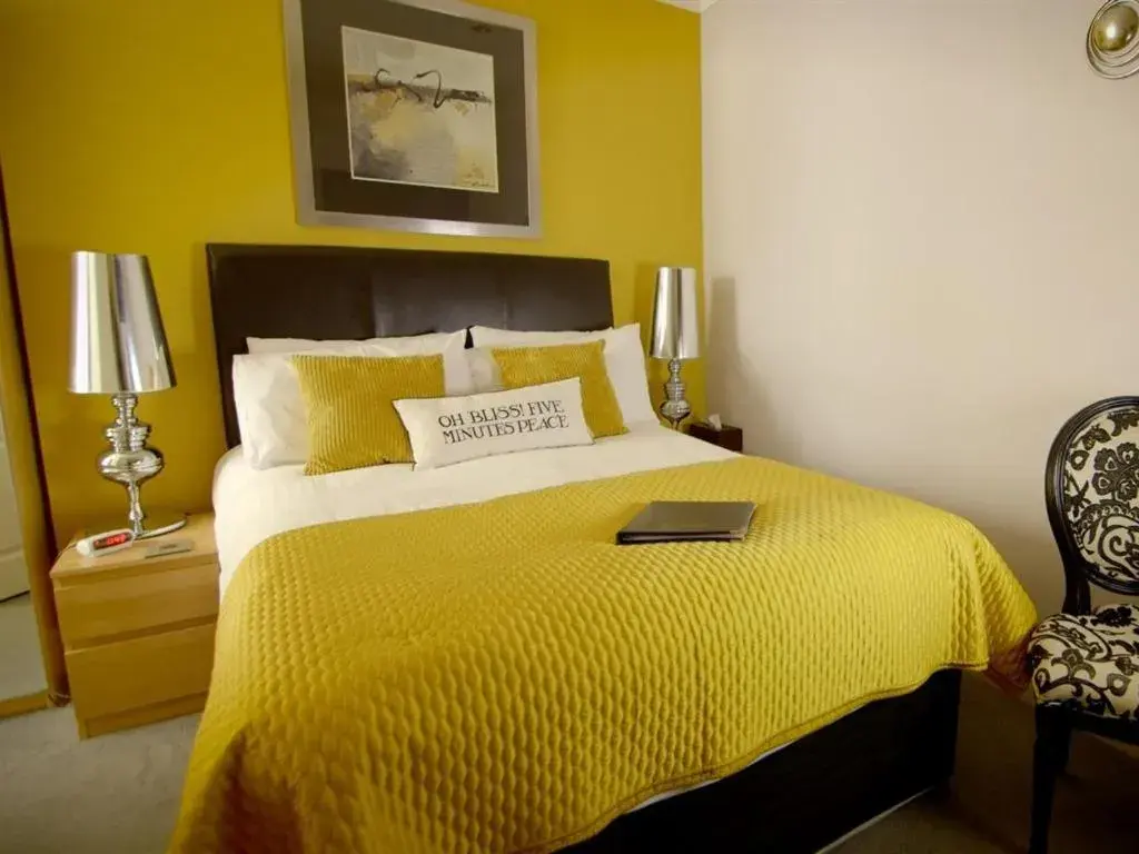 Bedroom, Bed in The Kenley Hotel Bedroom, Bed in The Kenley Hotel