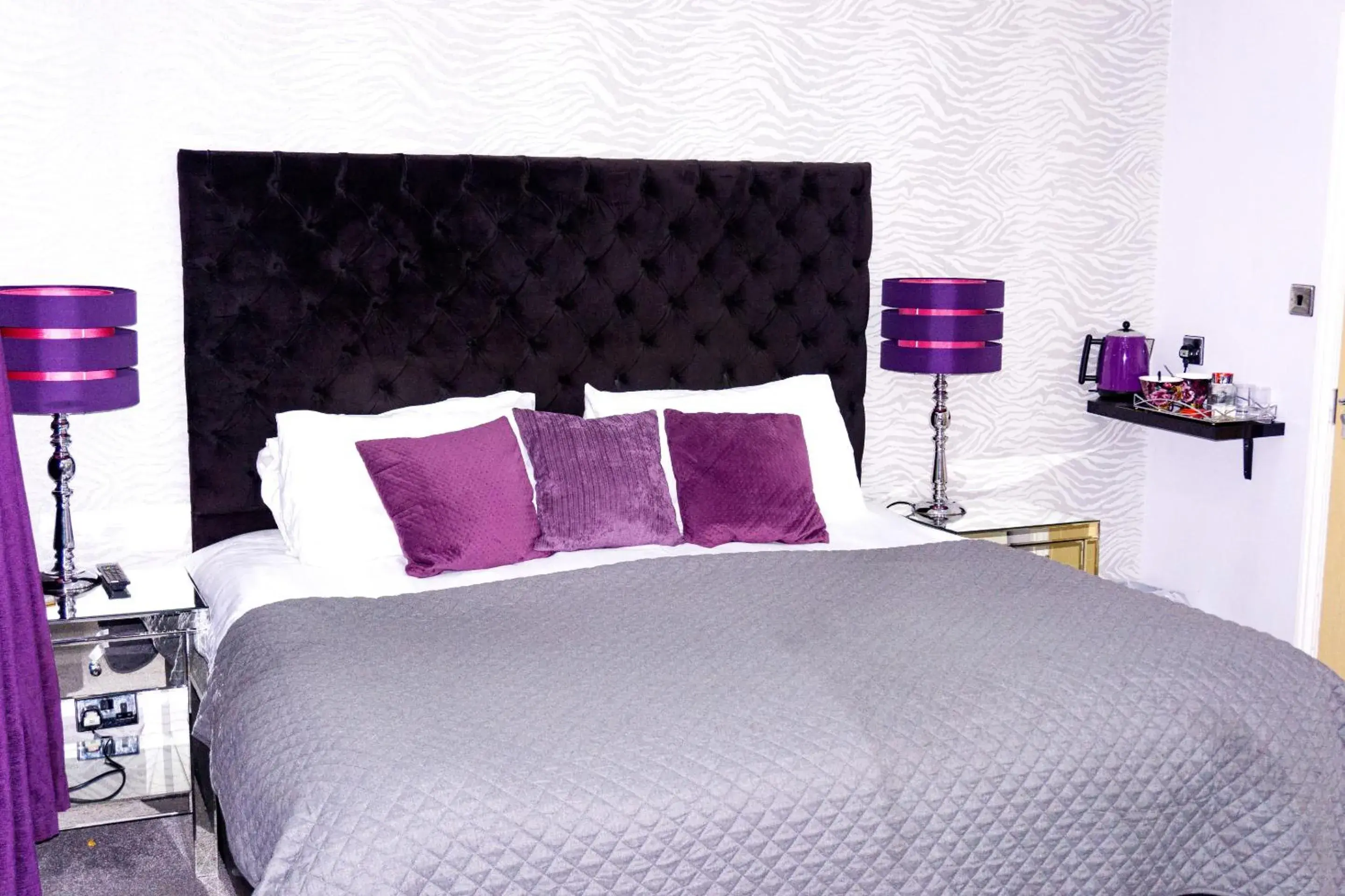 Bedroom, Bed in The Kenley Hotel Bedroom, Bed in The Kenley Hotel