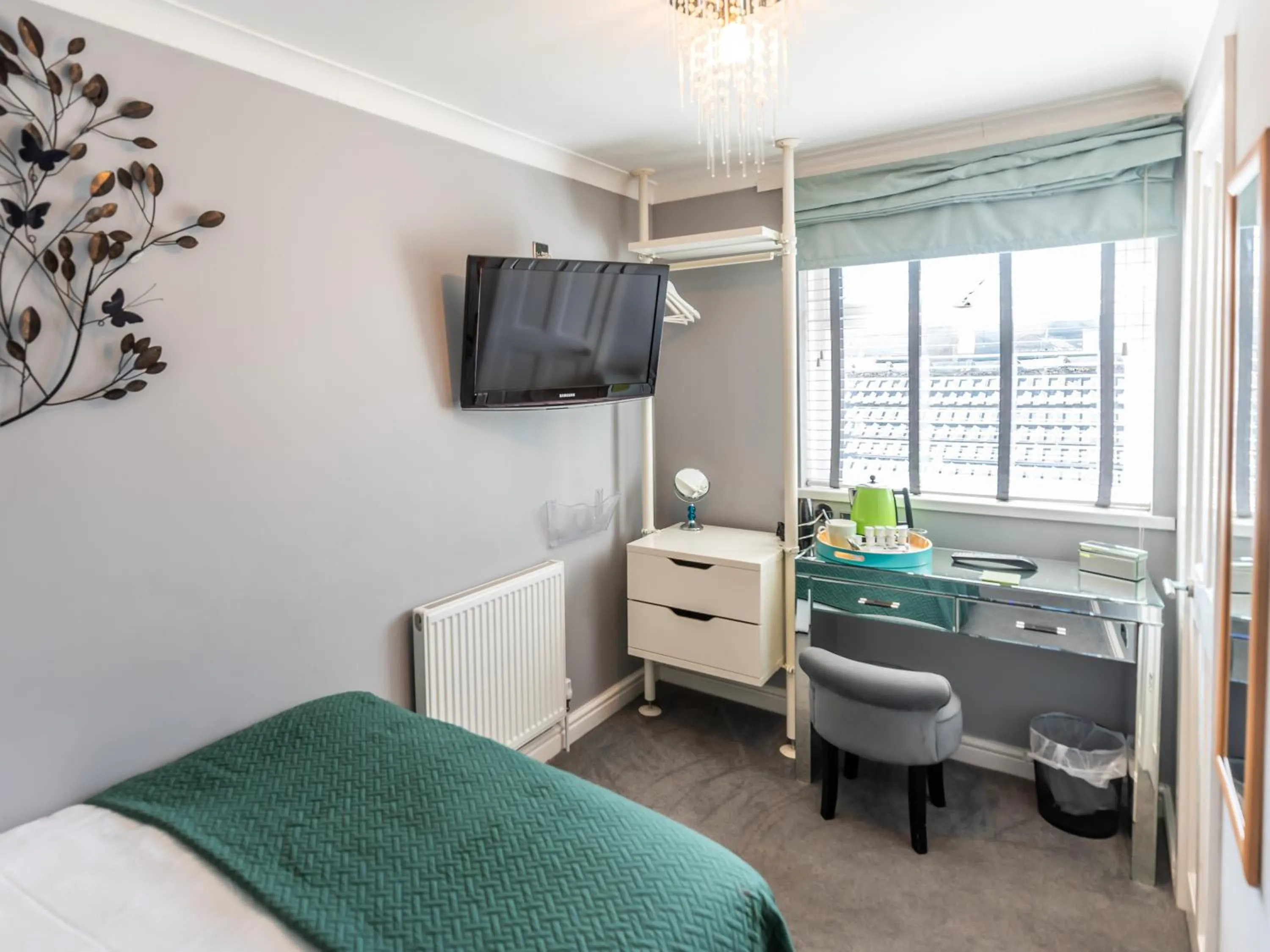 Single Room with Shower in The Kenley Hotel