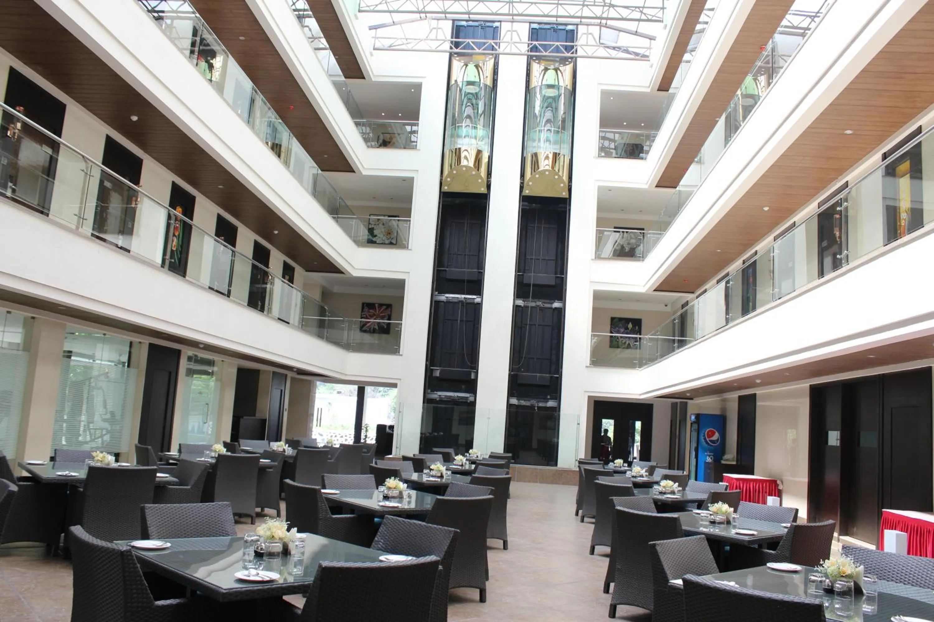 Restaurant/places to eat in Hotel Grand Visava Lonavala