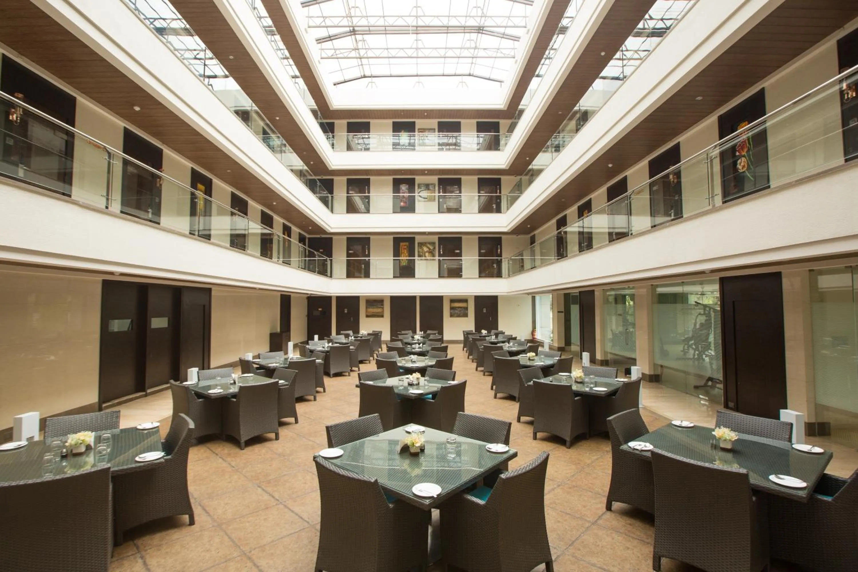 Restaurant/places to eat in Hotel Grand Visava Lonavala