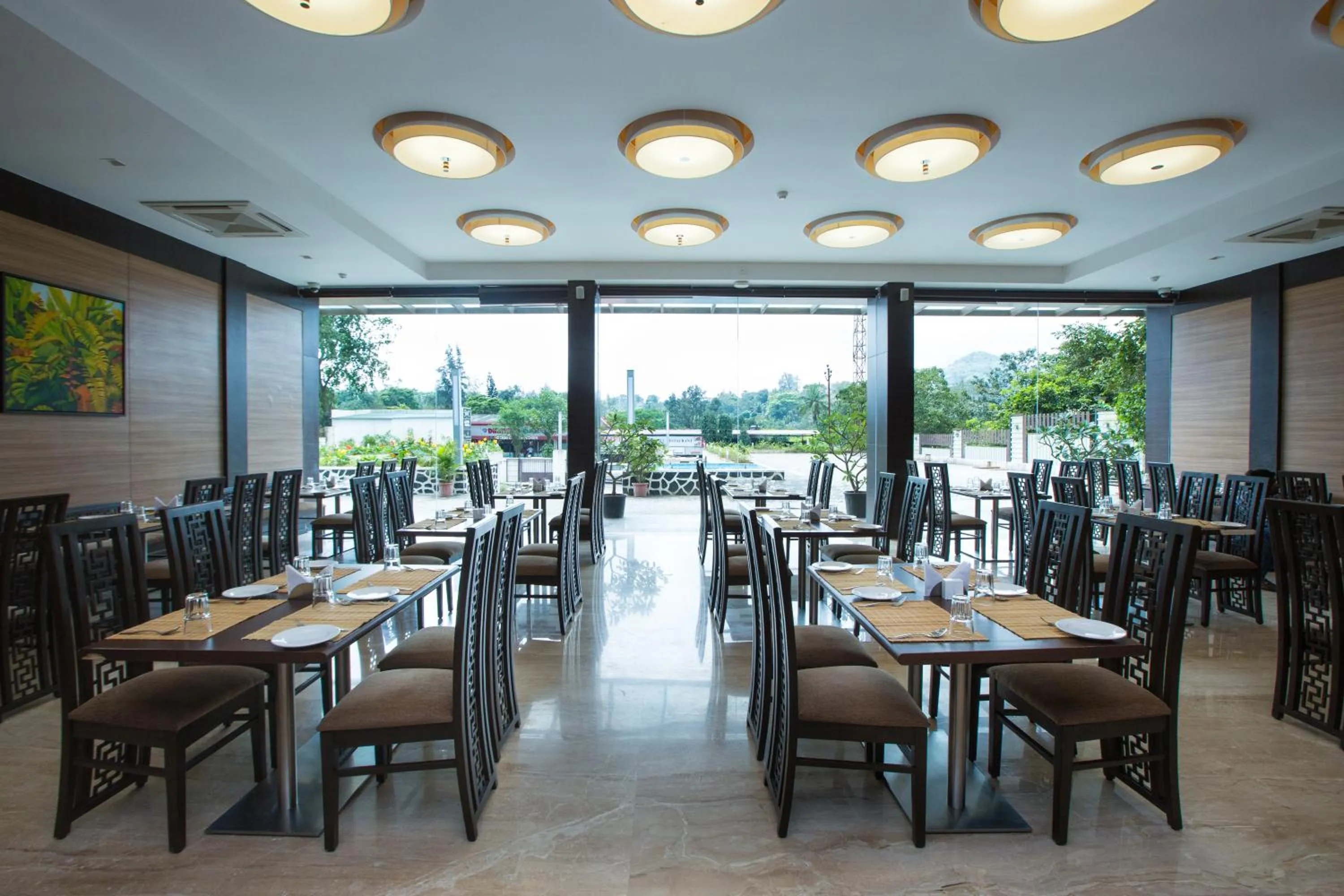 Restaurant/places to eat in Hotel Grand Visava Lonavala