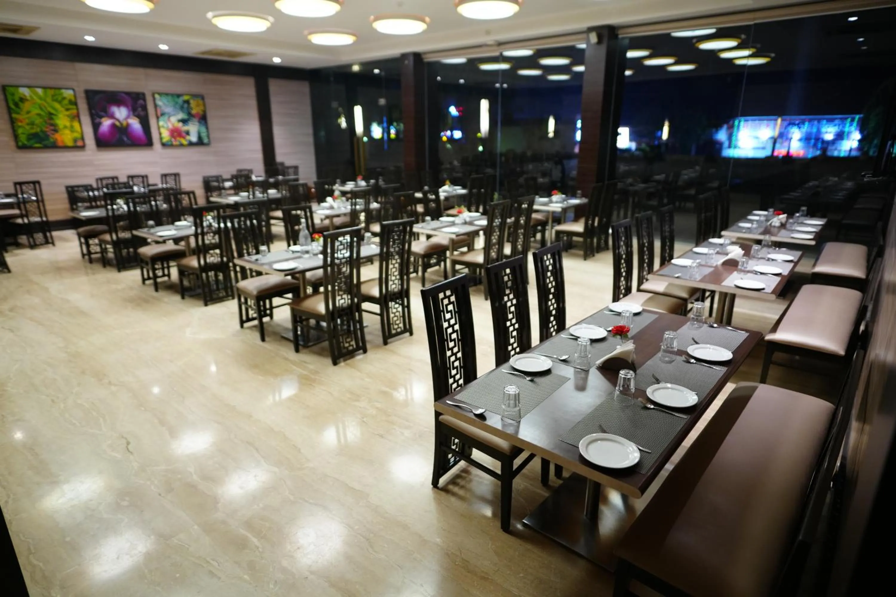 Restaurant/places to eat in Hotel Grand Visava Lonavala