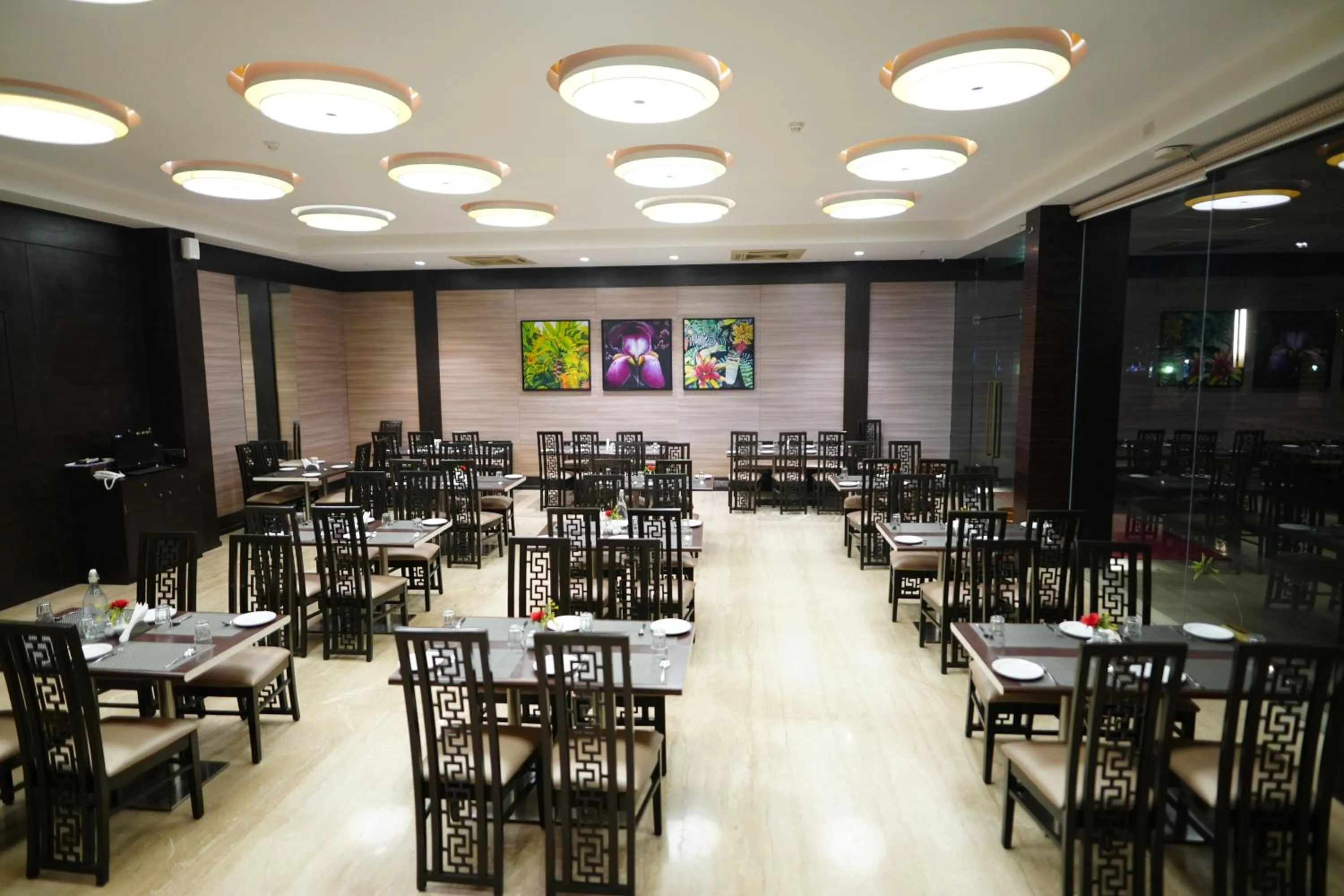 Restaurant/places to eat in Hotel Grand Visava Lonavala