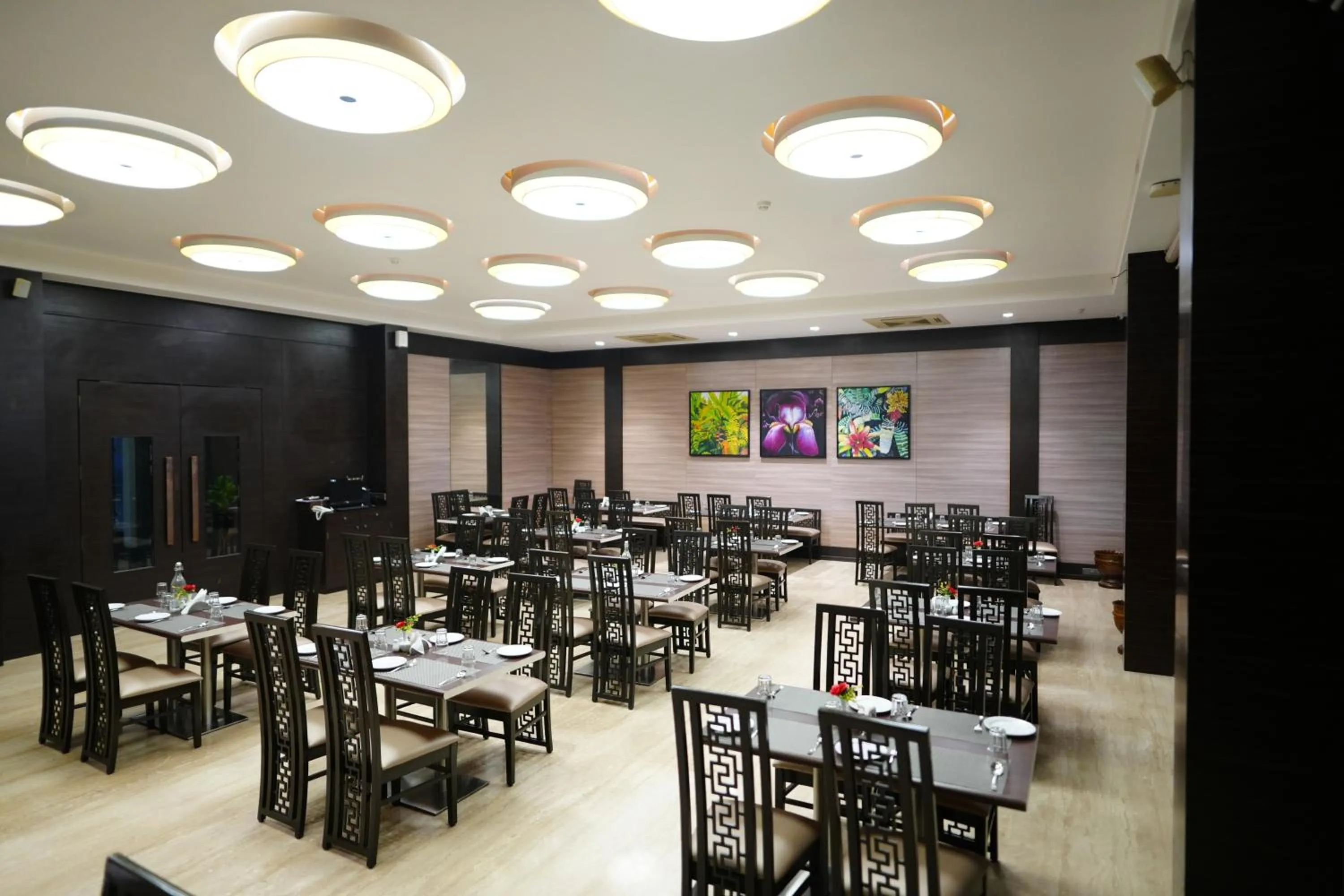 Restaurant/places to eat in Hotel Grand Visava Lonavala