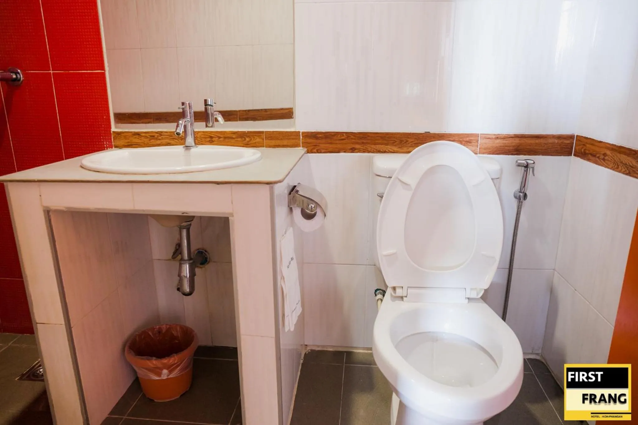 Toilet in First and Frang Hotel - Koh Phangan