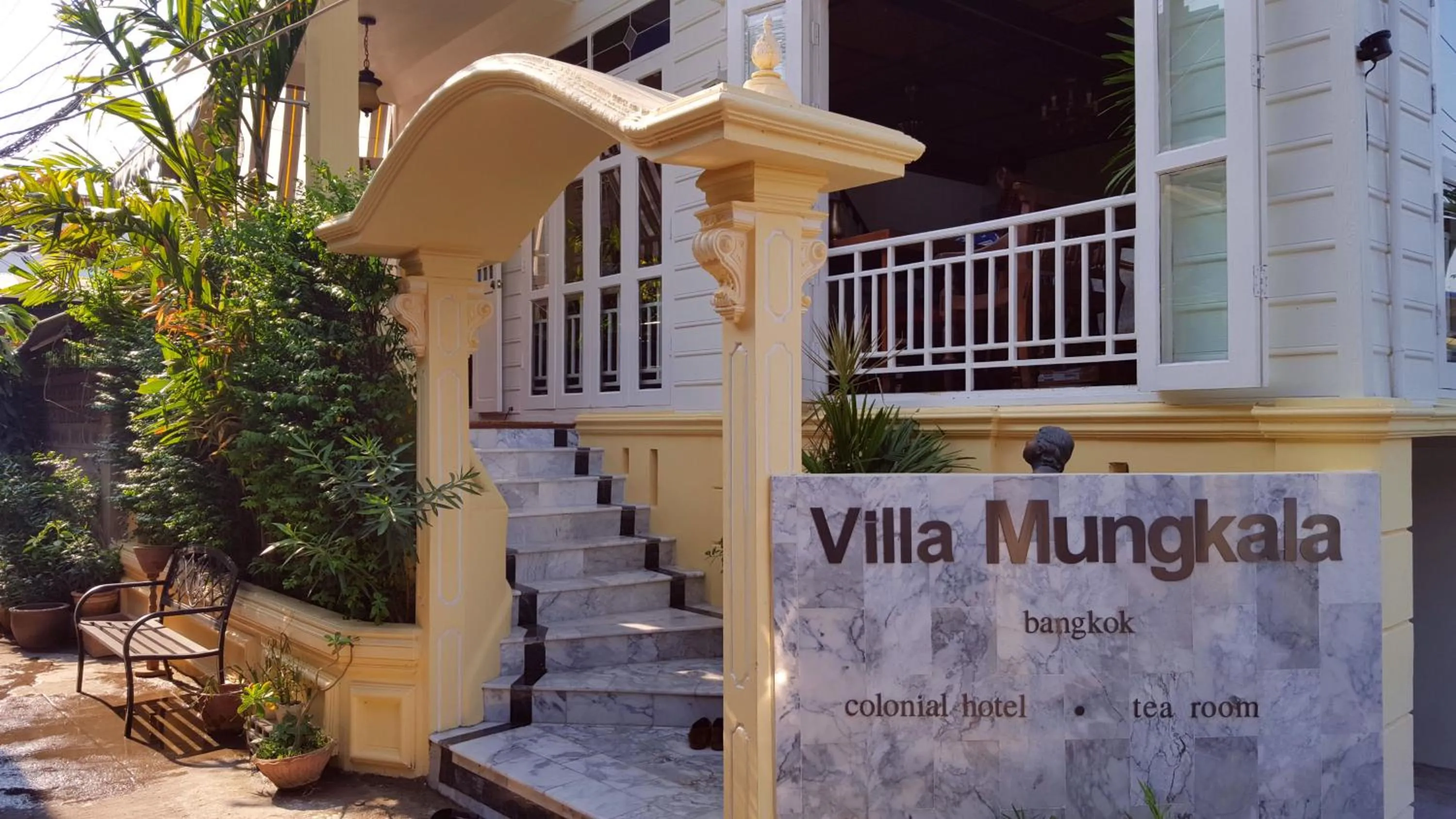 Facade/entrance in Villa Mungkala