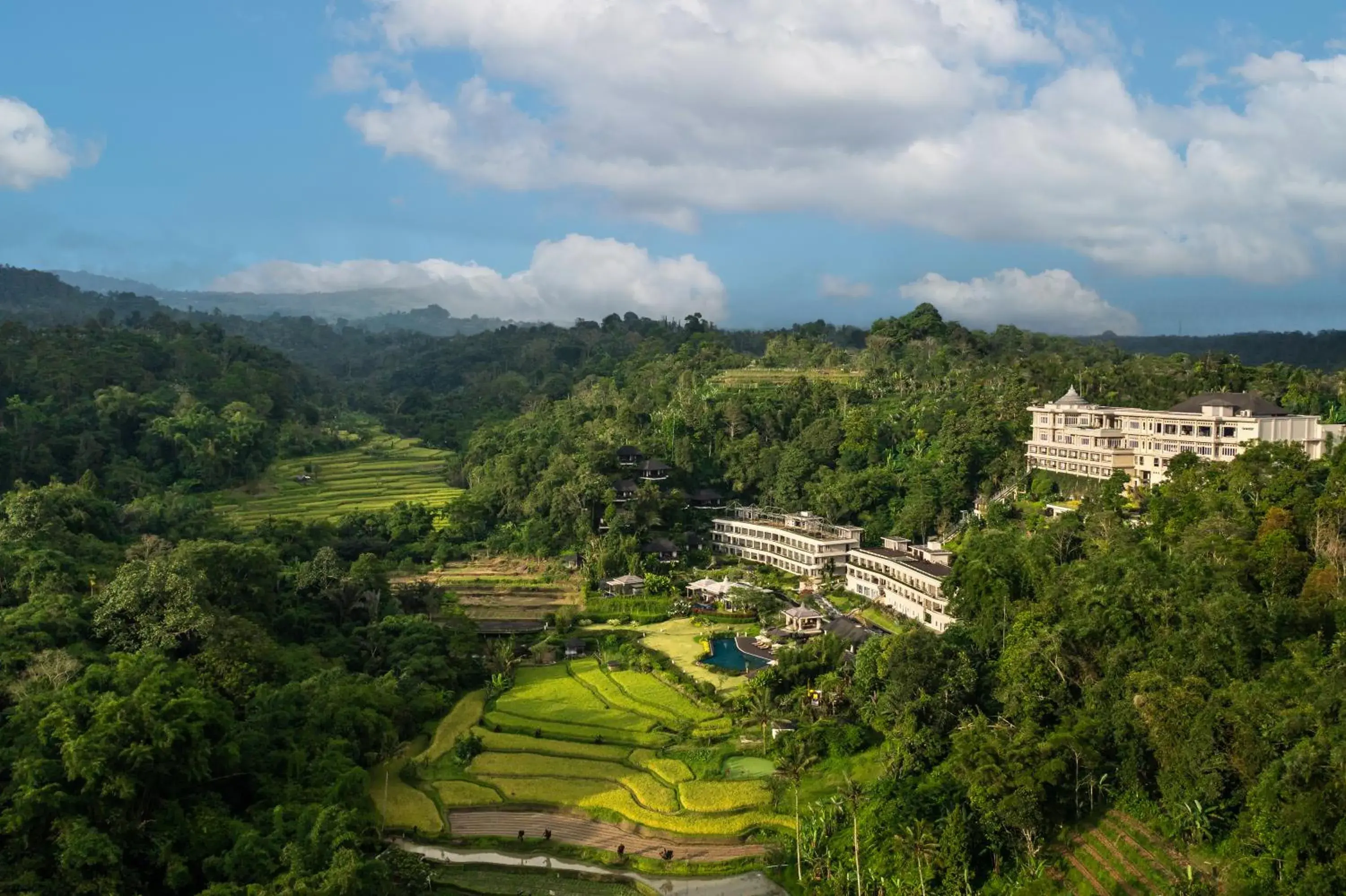 Property building in Homm Saranam Baturiti Property building in Homm Saranam Baturiti