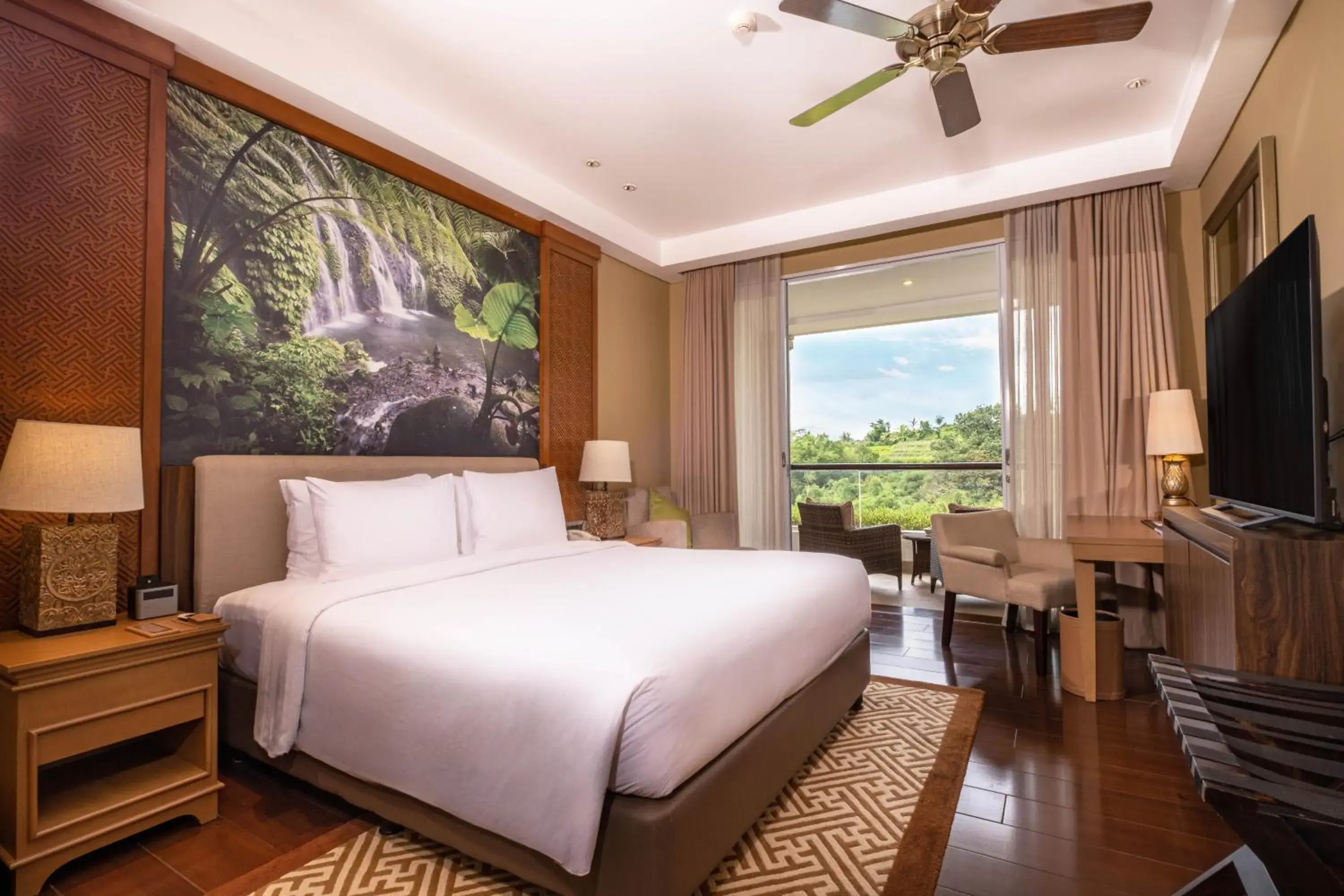 Superior Room, 1 Queen Bed, Valley View includes FREE daily buffet breakfast, FREE guided morning trekking with our recreation attendant, FREE 1-time mini bar per stay, FREE daily refresh coffee and tea facility and 24-hour gym access. in Homm Saranam Baturiti Superior Room, 1 Queen Bed, Valley View includes FREE daily buffet breakfast, FREE guided morning trekking with our recreation attendant, FREE 1-time mini bar per stay, FREE daily refresh coffee and tea facility and 24-hour gym access. in Homm Saranam Baturiti