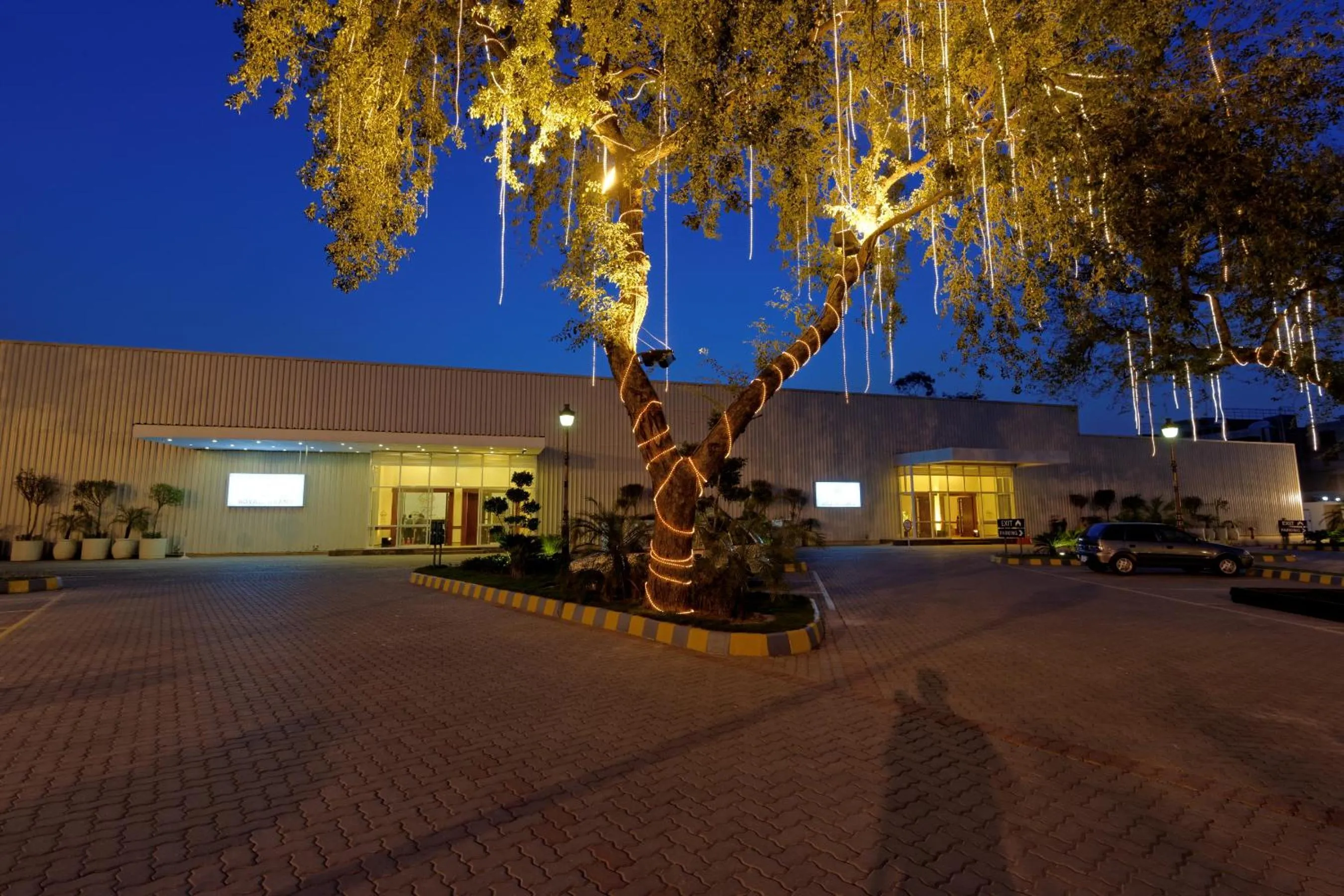 Night in Faletti's Hotel Lahore