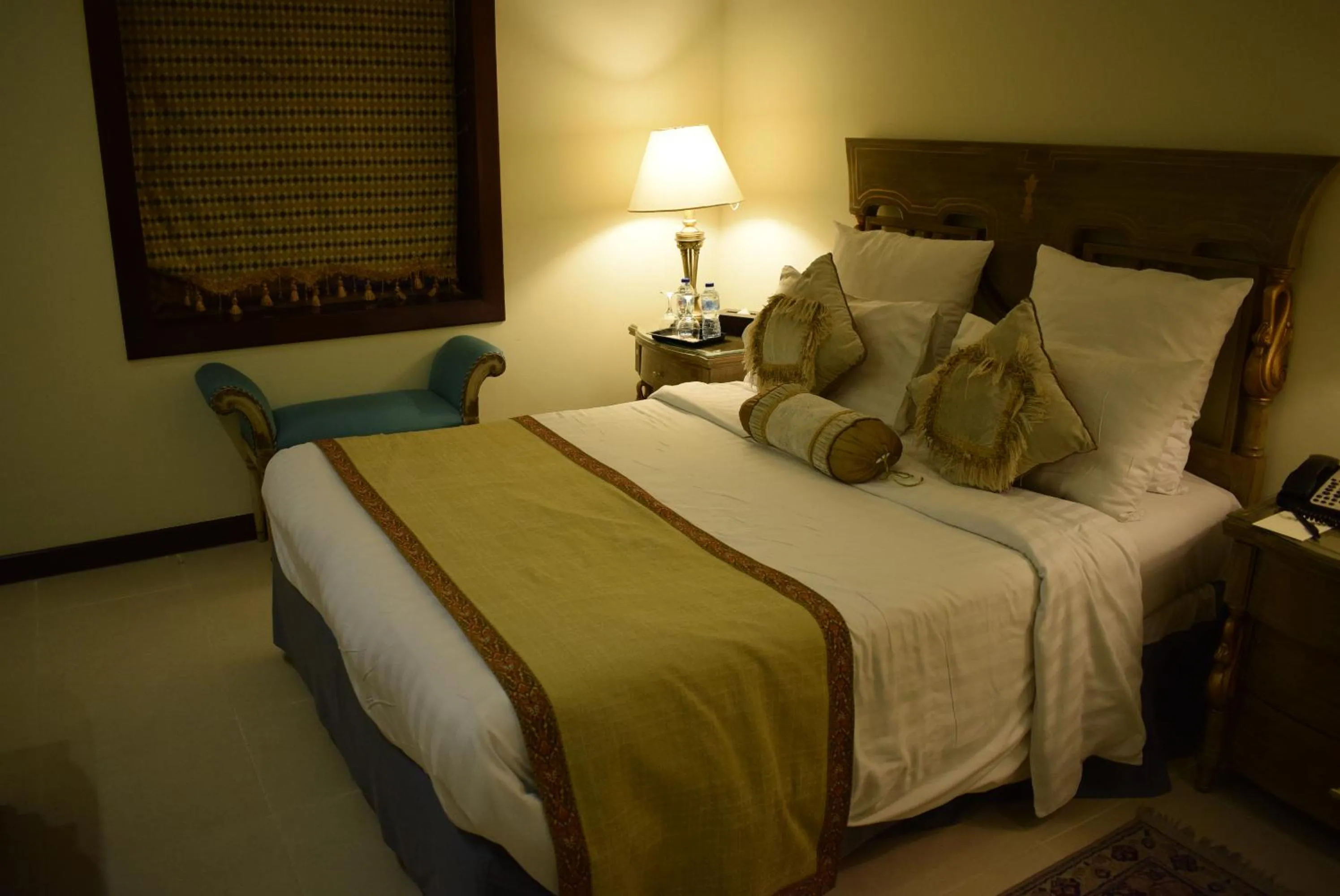 Bed in Faletti's Hotel Lahore