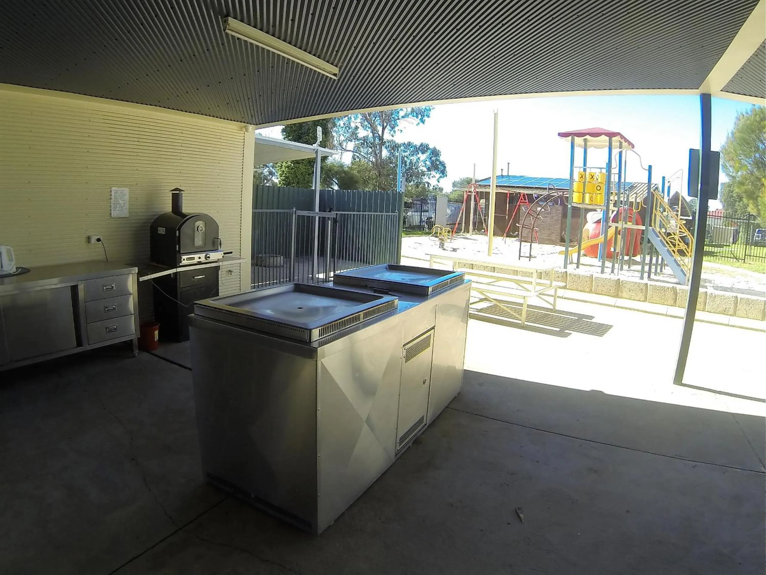 Area and facilities in Twin Waters Caravan Park