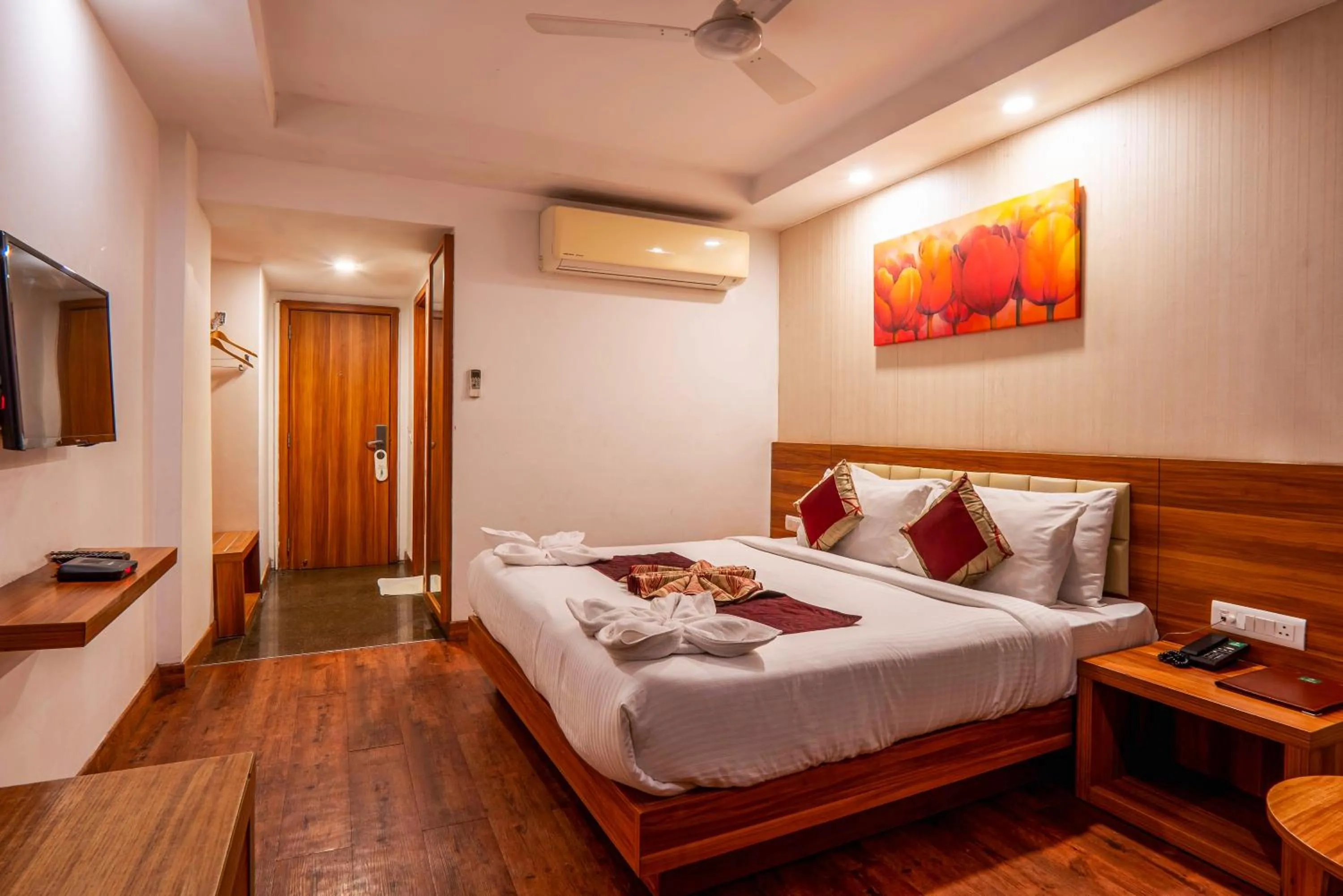 Bedroom, Bed in Le Roi Jammu - Near Jammu Railway Station