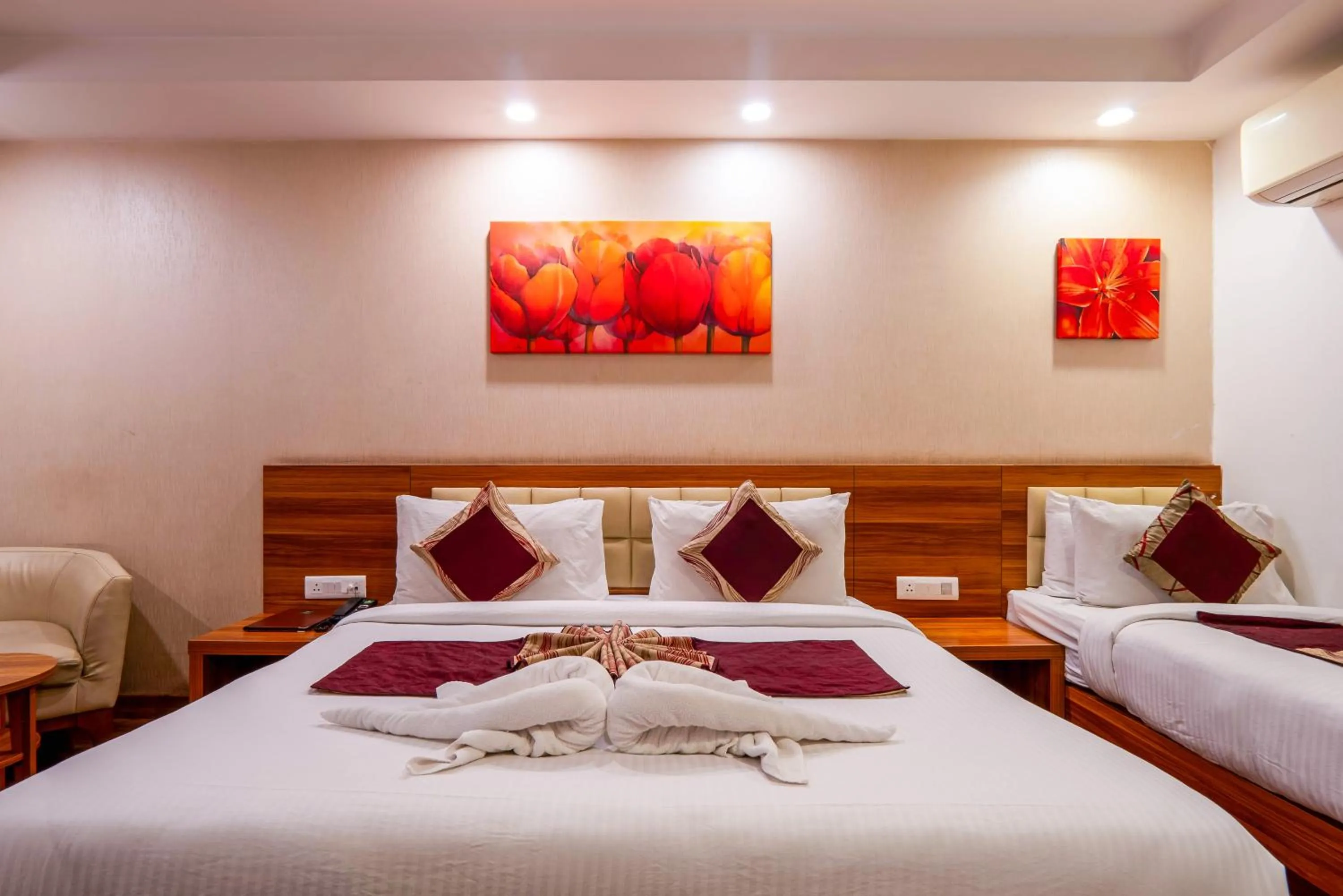 Bedroom, Bed in Le Roi Jammu - Near Jammu Railway Station