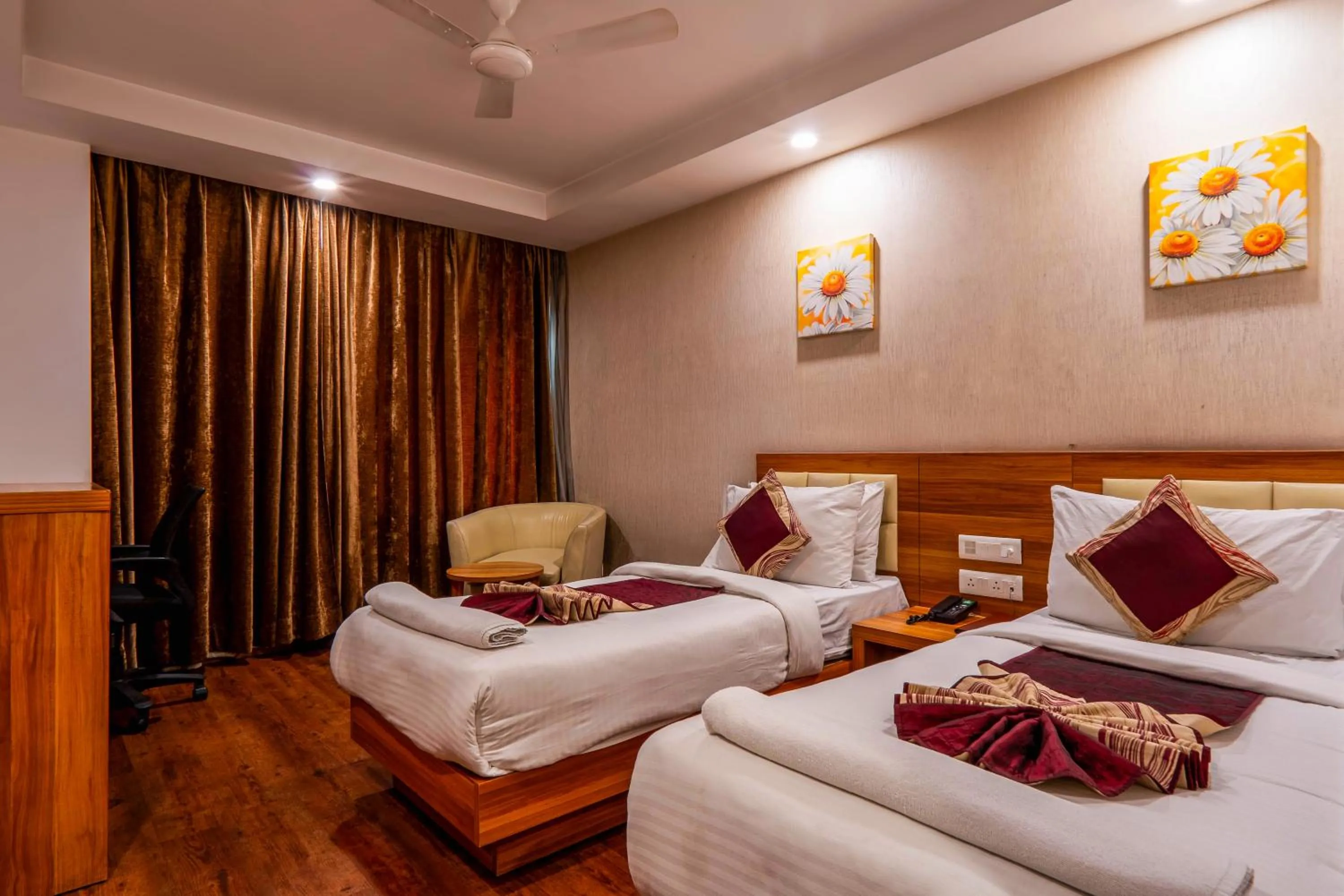 Bedroom, Bed in Le Roi Jammu - Near Jammu Railway Station