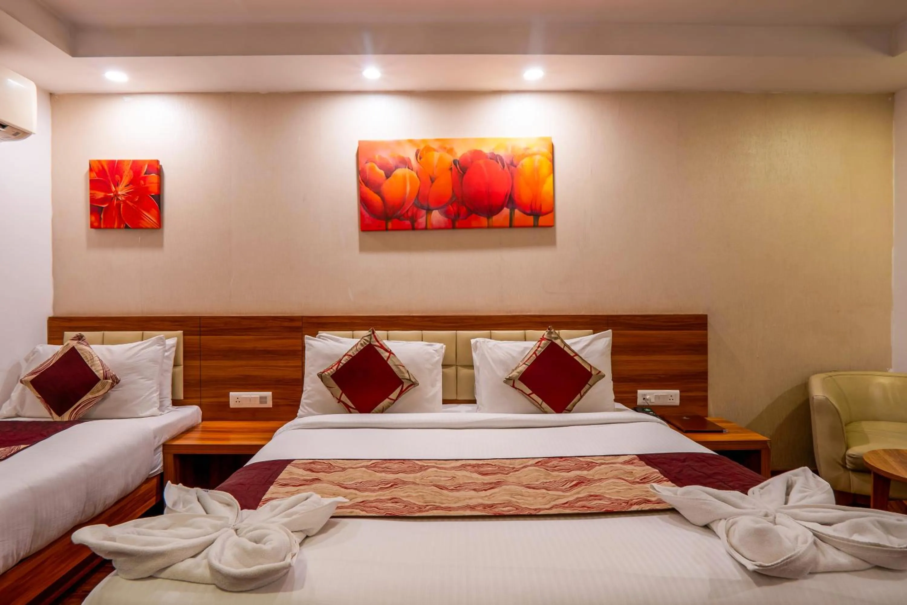 Bedroom, Bed in Le Roi Jammu - Near Jammu Railway Station