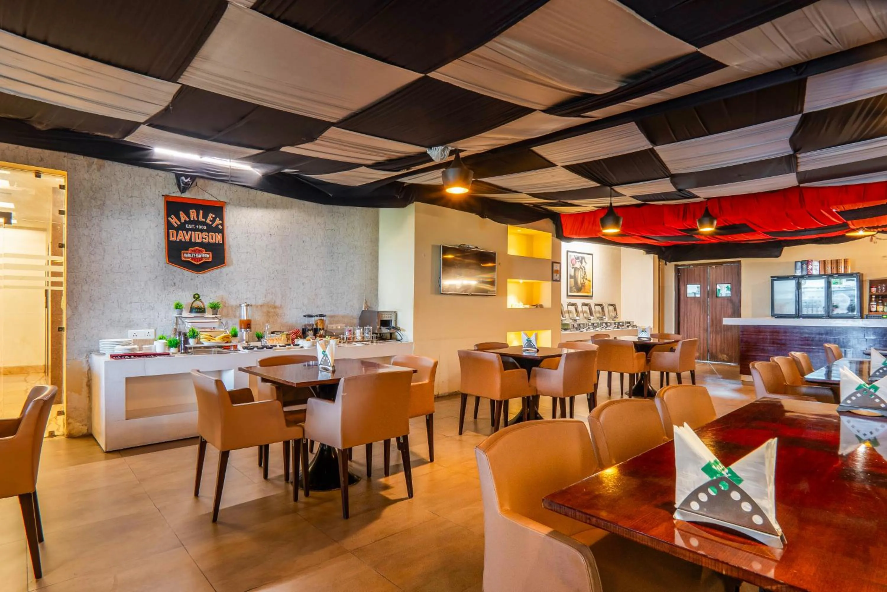 Restaurant/places to eat in Le Roi Jammu - Near Jammu Railway Station