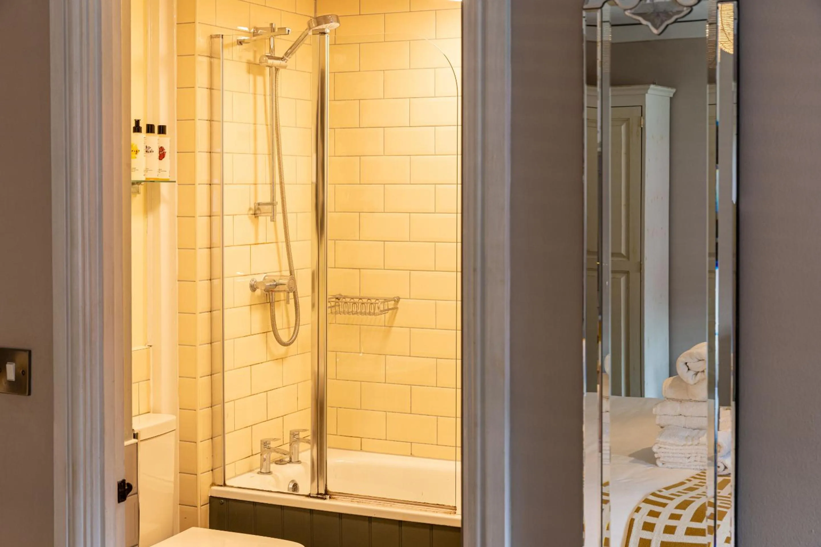 Bathroom in Crown & Horns