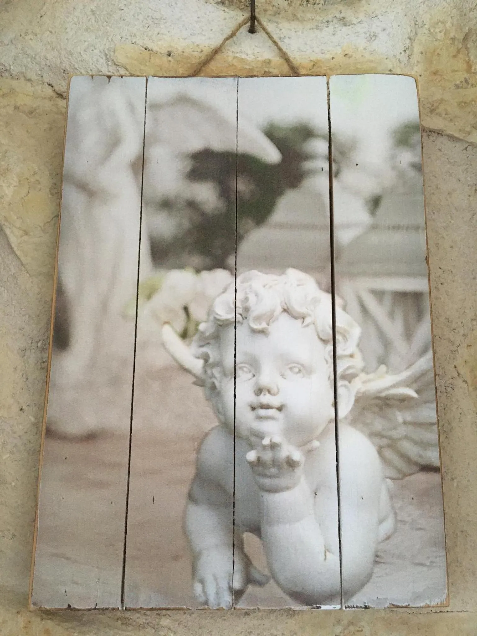 Decorative detail in Au Pied des Baous