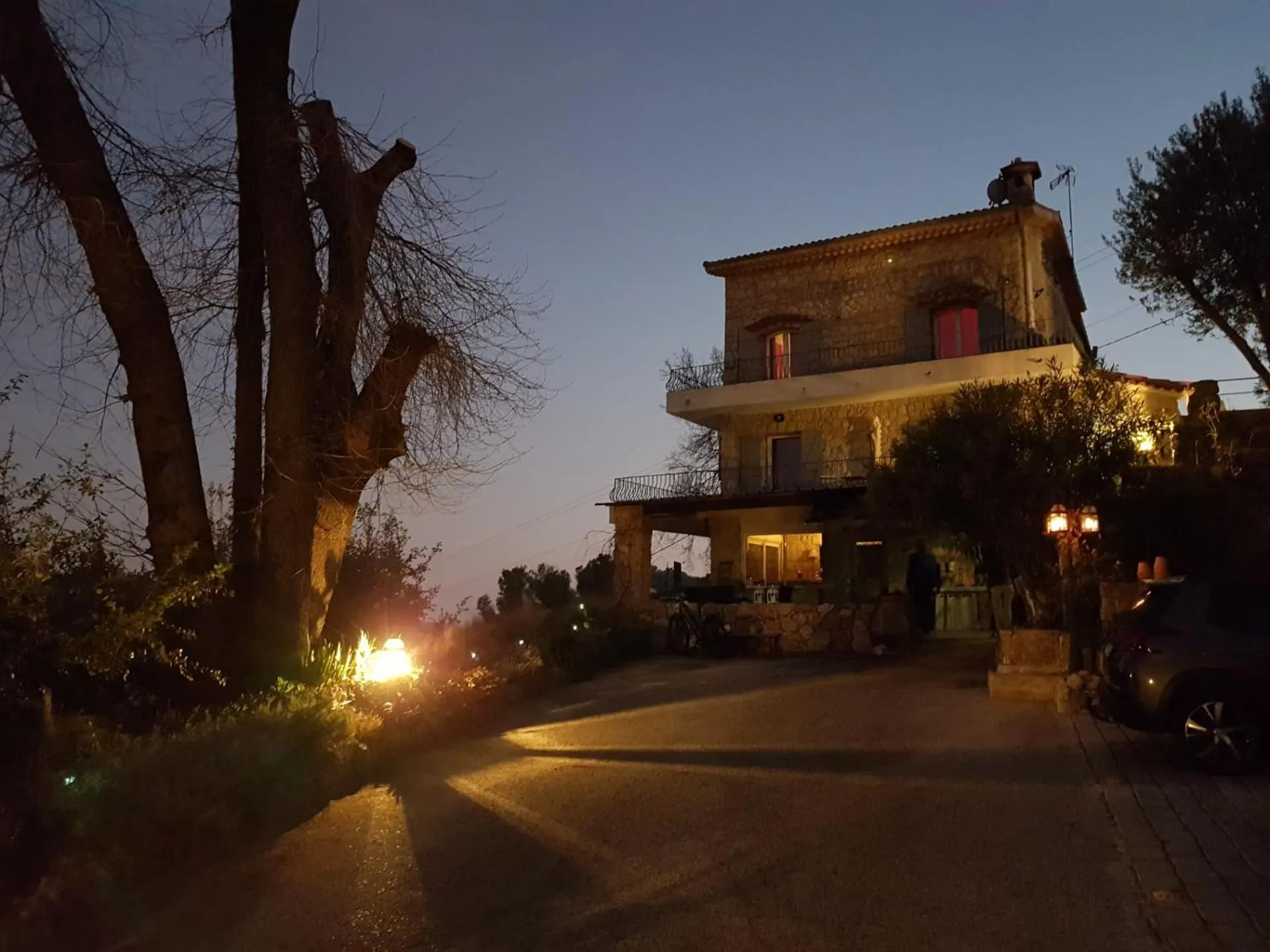 Facade/entrance in Au Pied des Baous
