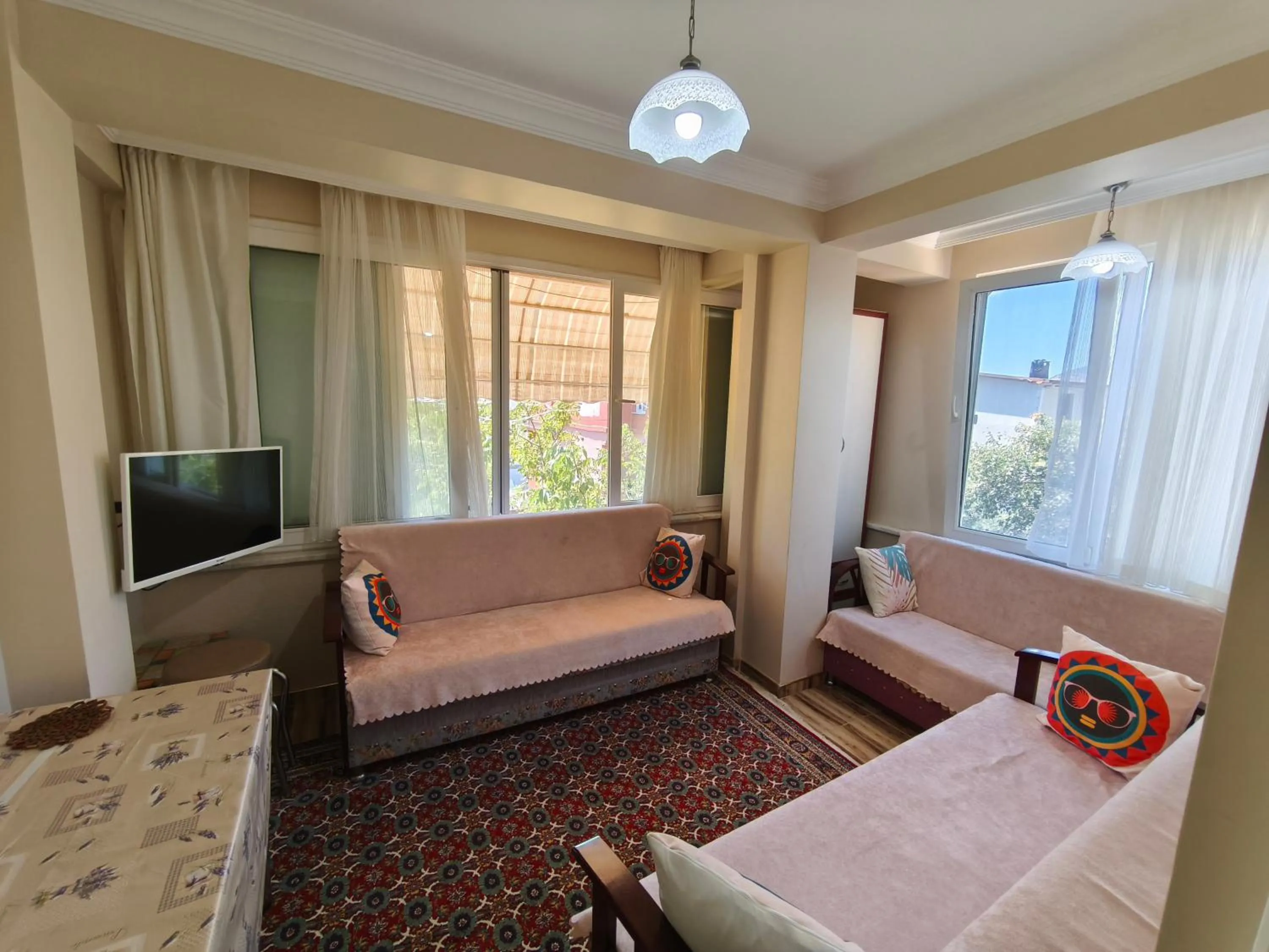 Living room, Bed in Sağlık Apart Pansiyon