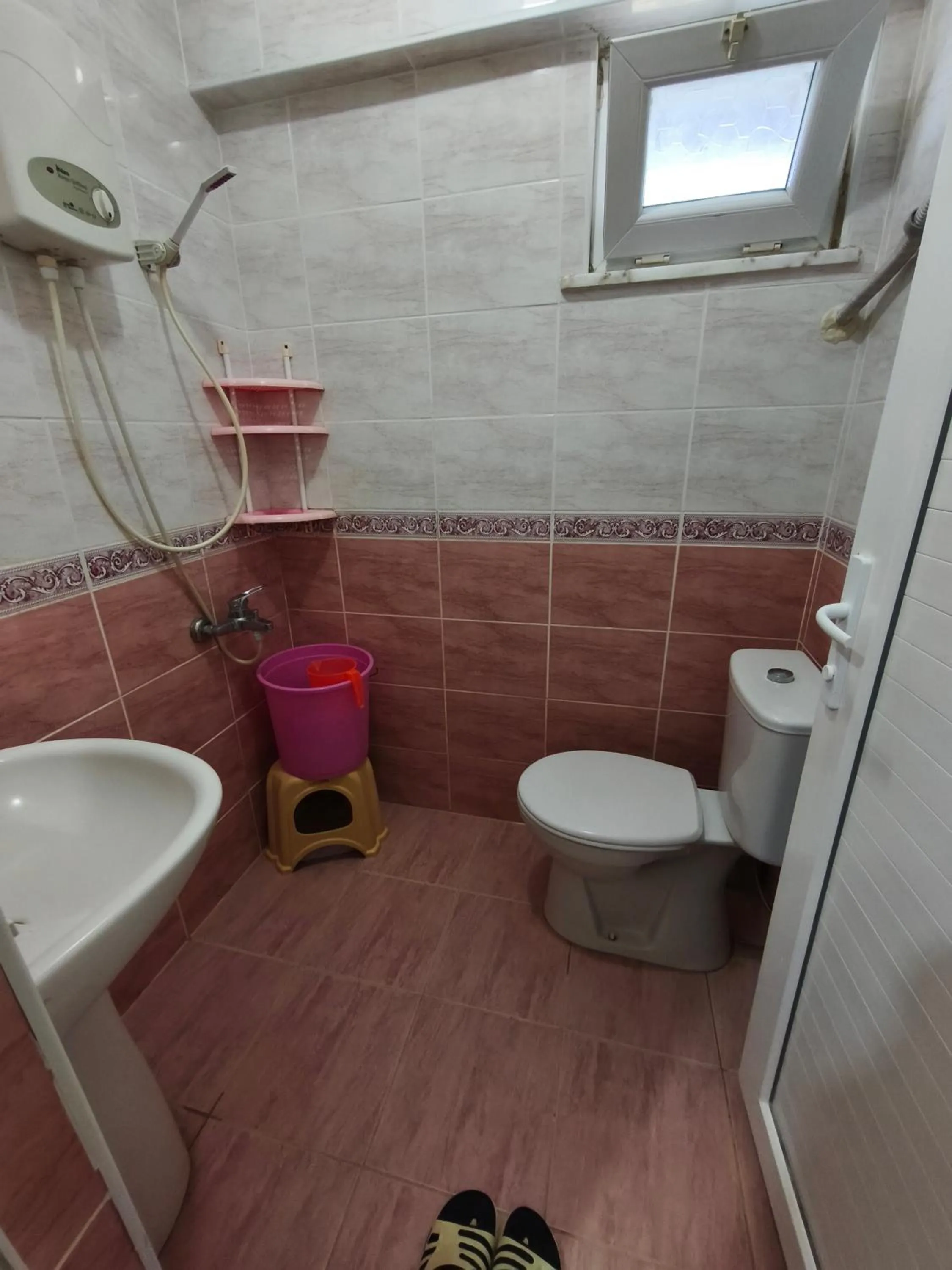 Shower in Sağlık Apart Pansiyon