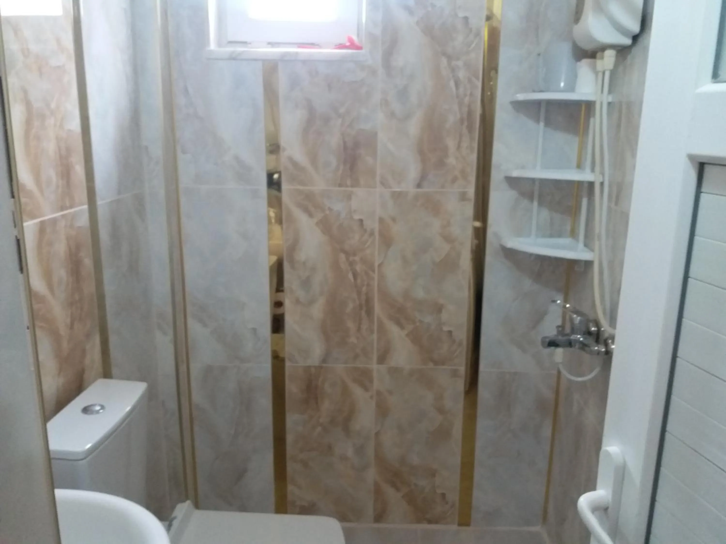 Shower in Sağlık Apart Pansiyon