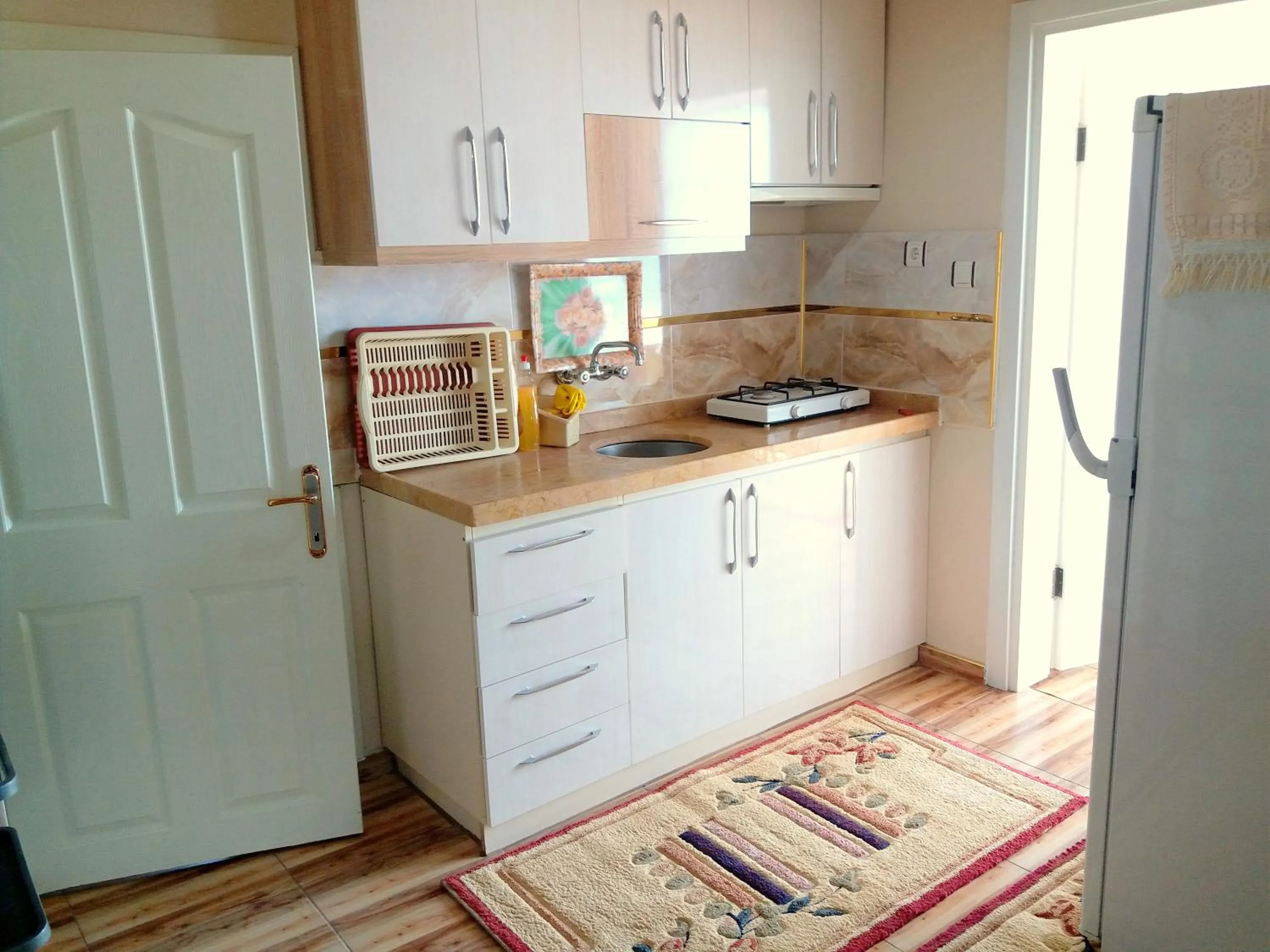 Kitchen or kitchenette in Sağlık Apart Pansiyon