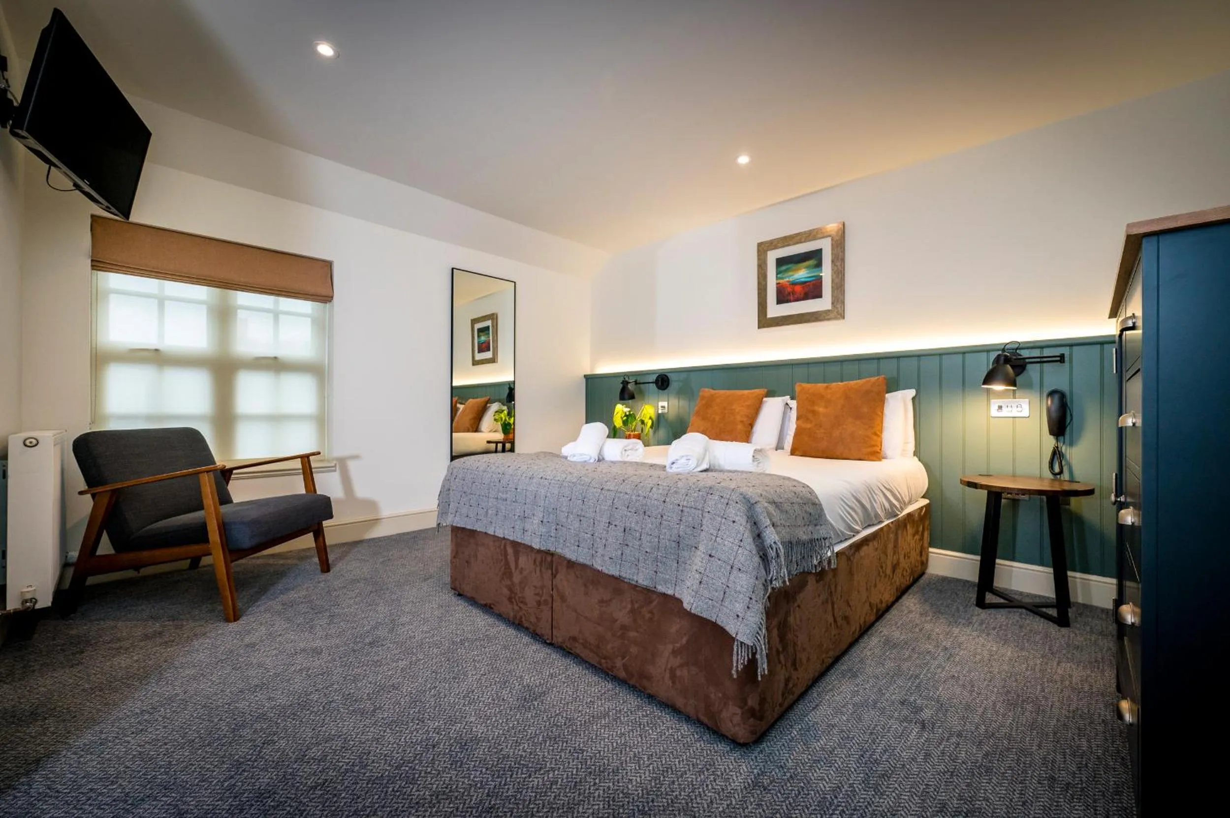 Bedroom, Bed in Loch Ness Inn