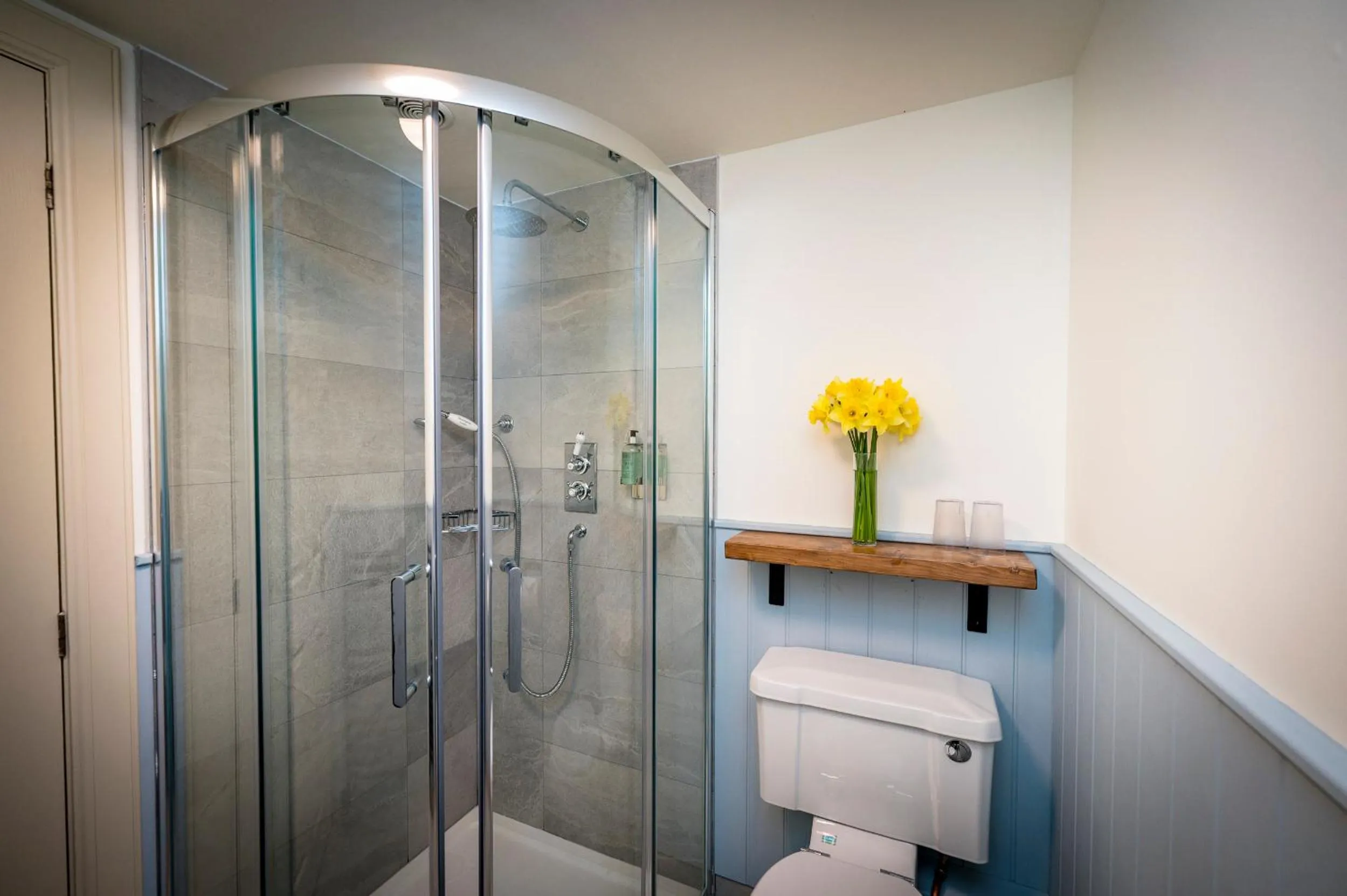 Shower in Loch Ness Inn