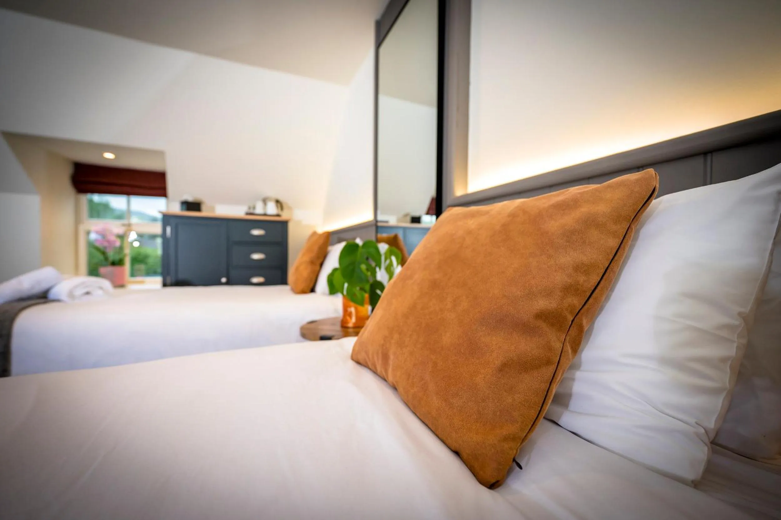 Bedroom, Bed in Loch Ness Inn