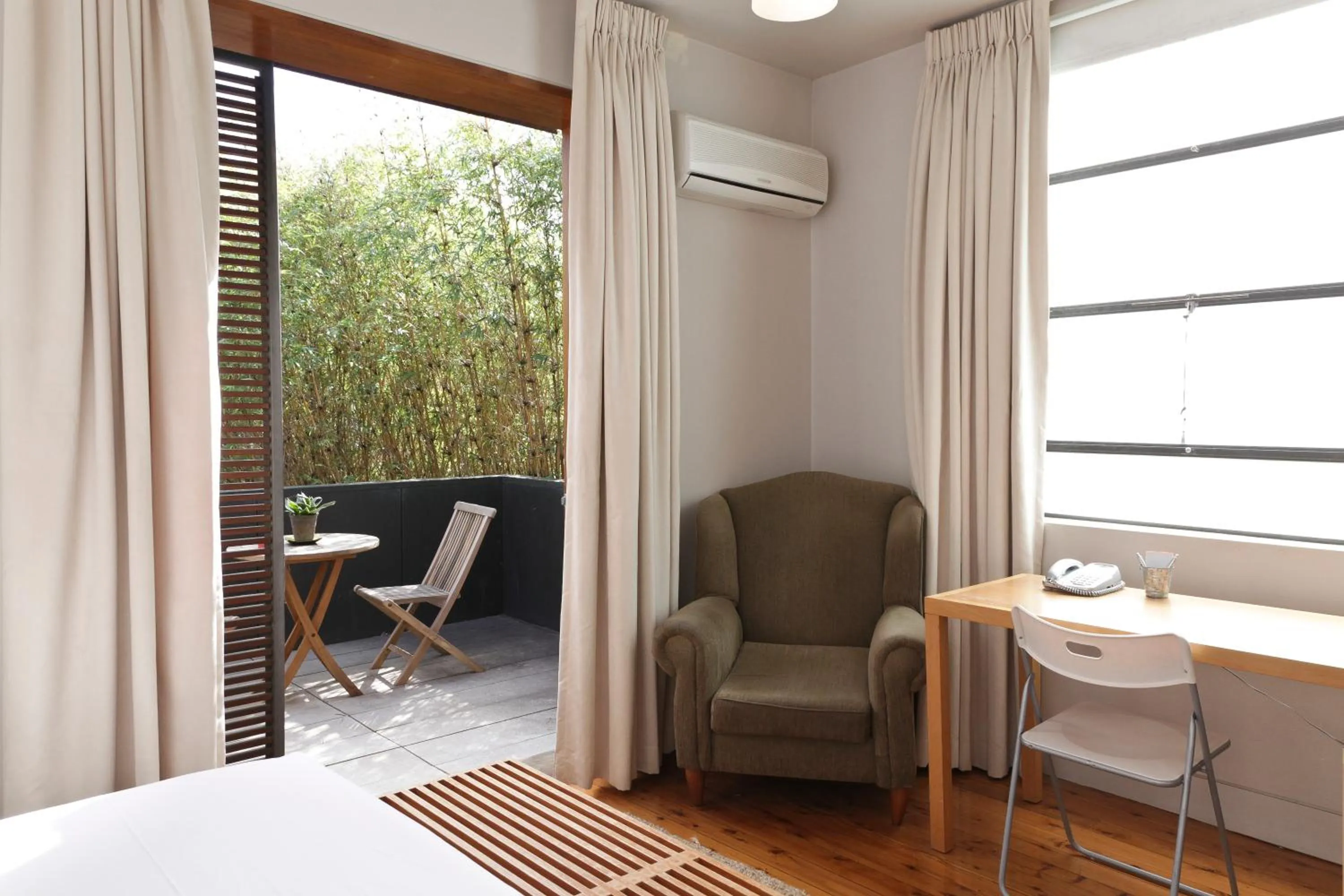 Seating area in Dive Hotel