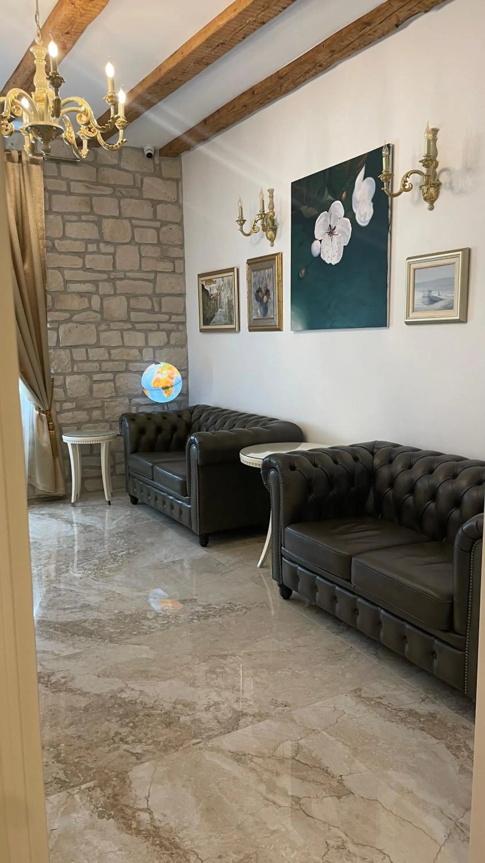 Lobby or reception in Priska Heritage Rooms