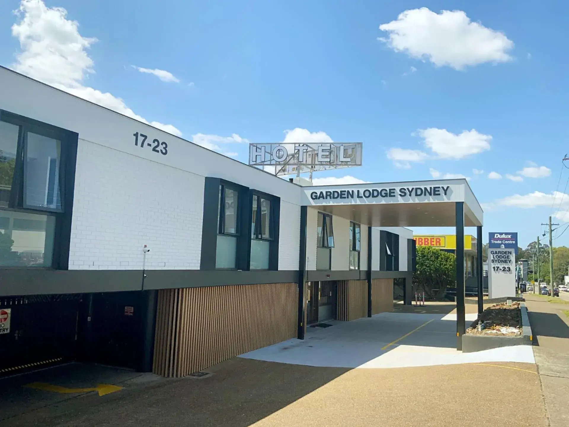 Property building in Garden Lodge Sydney Hotel Property building in Garden Lodge Sydney Hotel