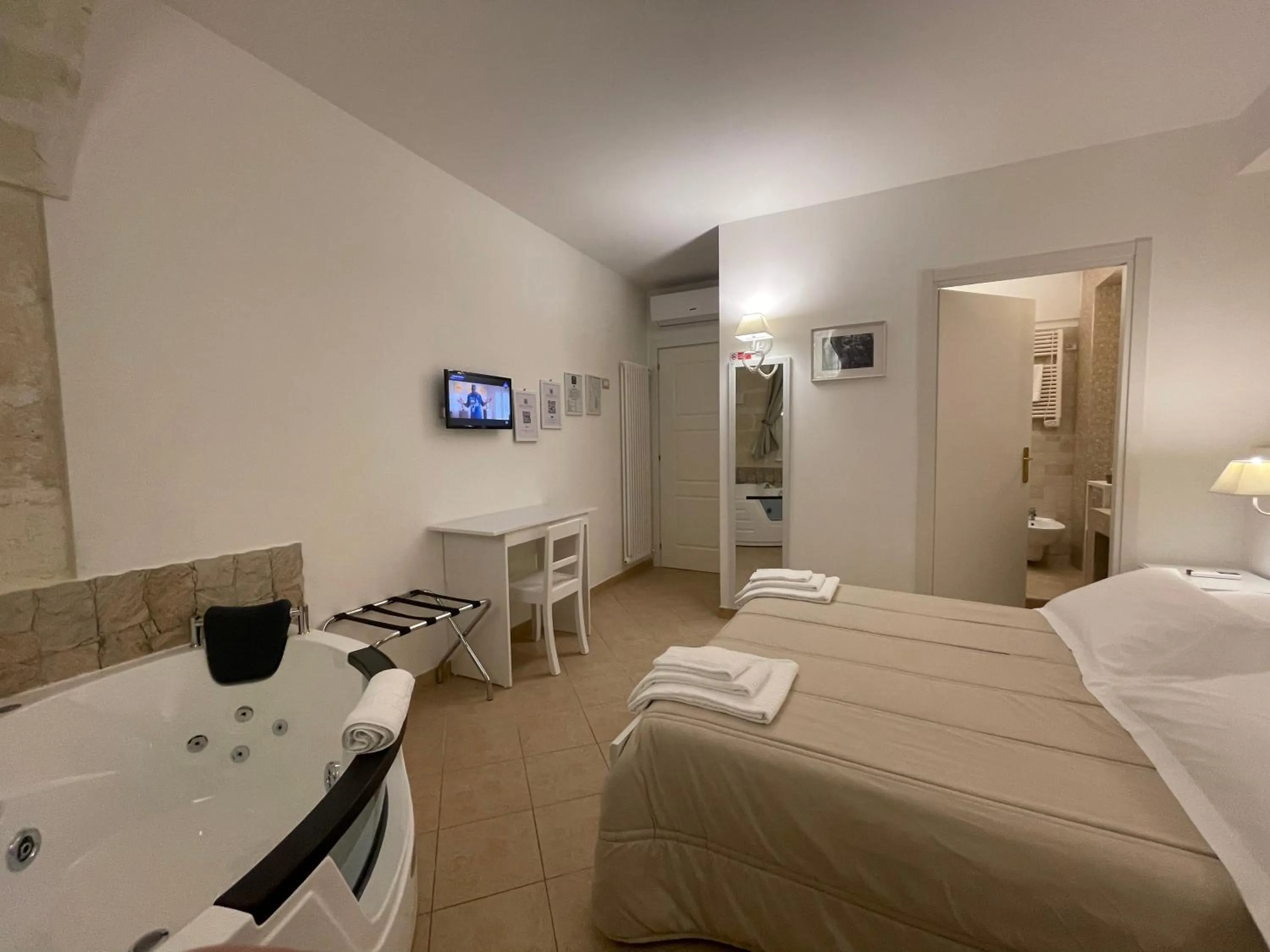 TV and multimedia, Bed in Antica Mateola