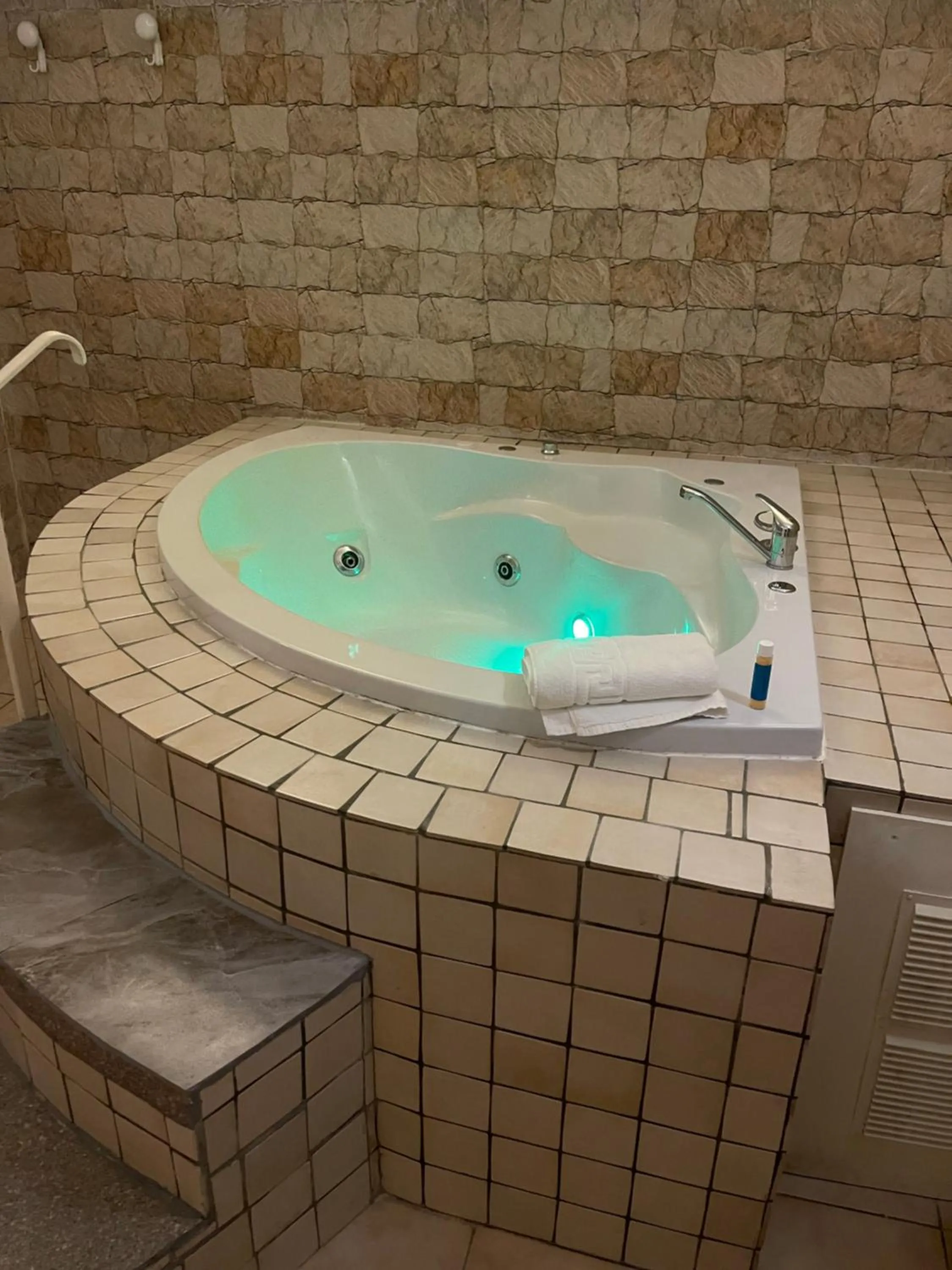 Hot Tub in Antica Mateola