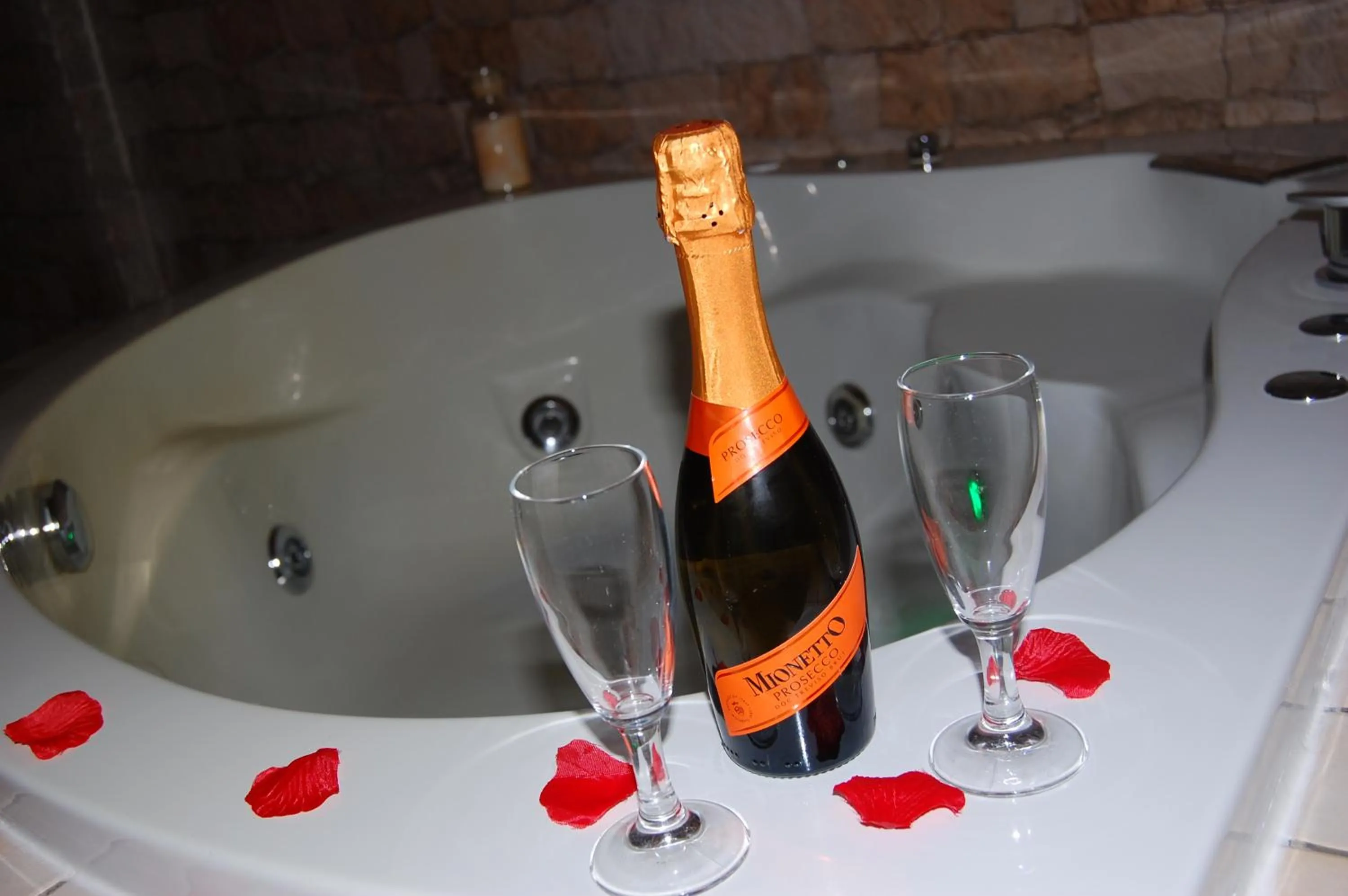 Hot Tub in Antica Mateola