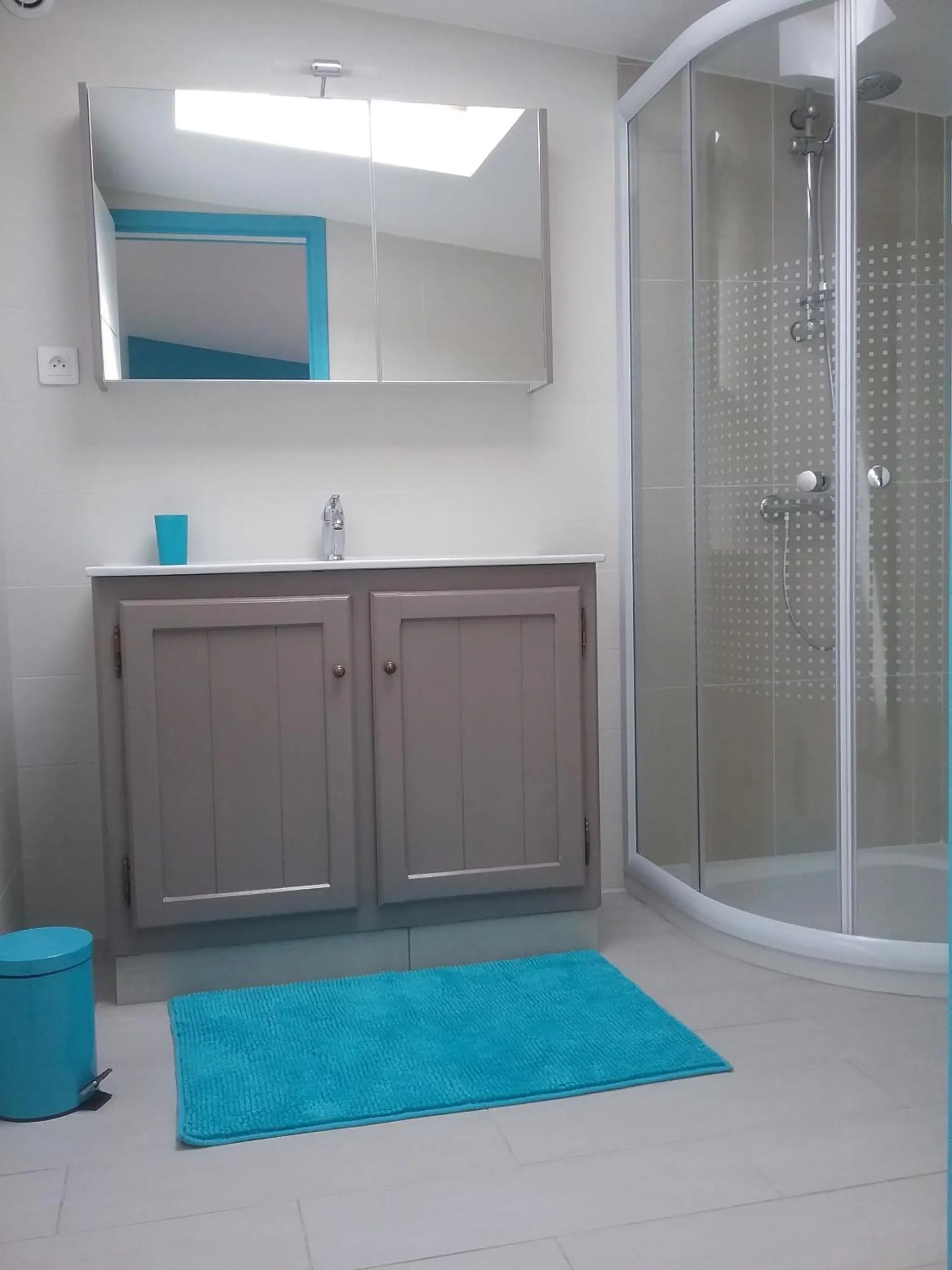 Decorative detail in Chevrefeuille et Eglantine