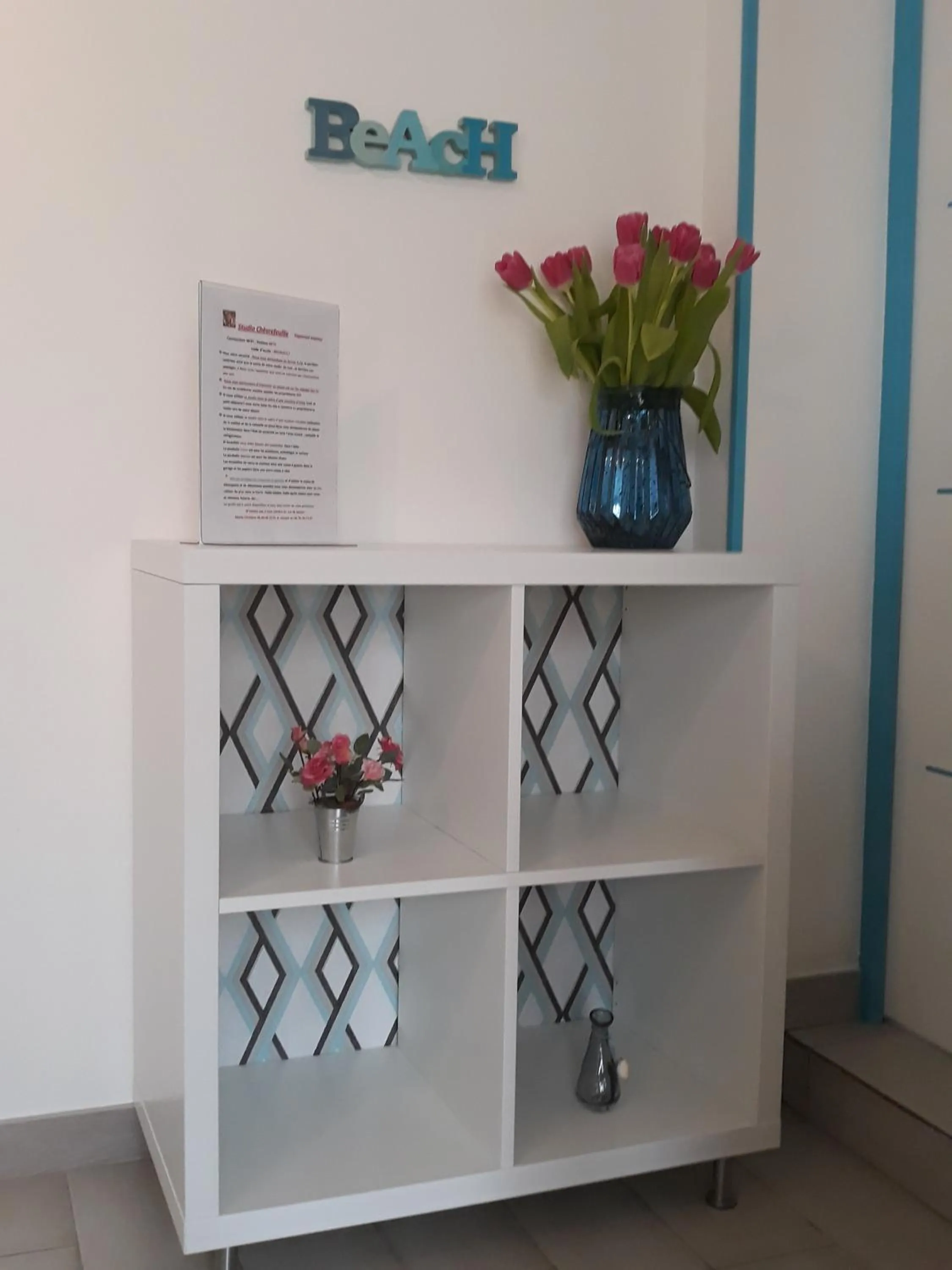 Decorative detail in Chevrefeuille et Eglantine